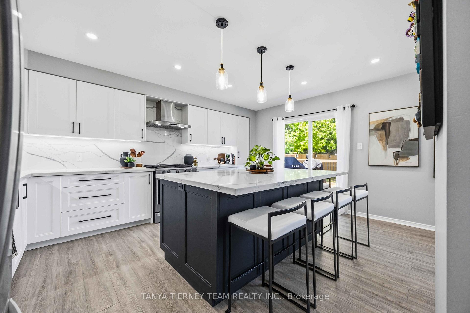 Photo 10 of 76 Vipond Road, Whitby, Brooklin — HOMEH