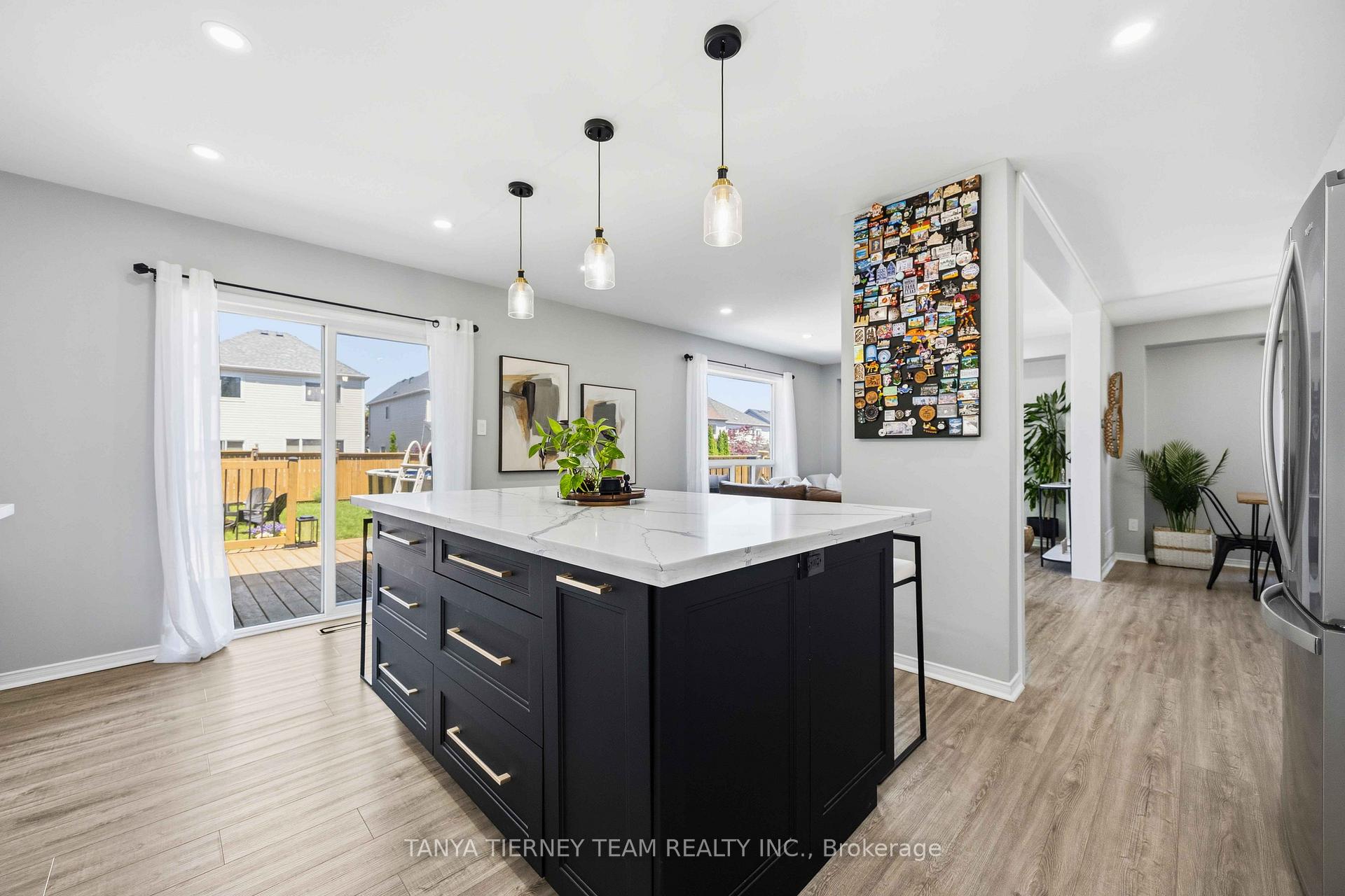 Photo 11 of 76 Vipond Road, Whitby, Brooklin — HOMEH