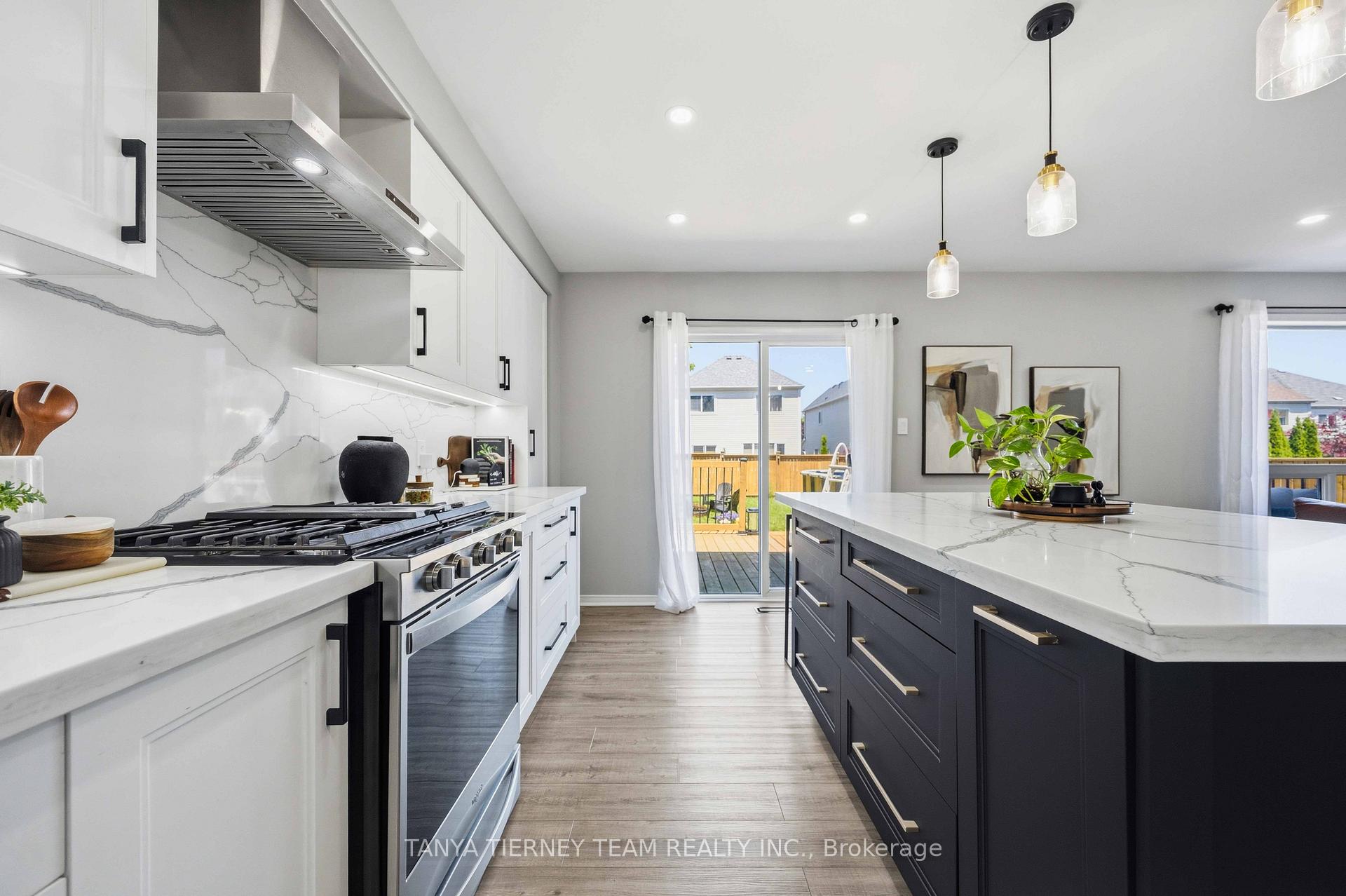 Photo 12 of 76 Vipond Road, Whitby, Brooklin — HOMEH