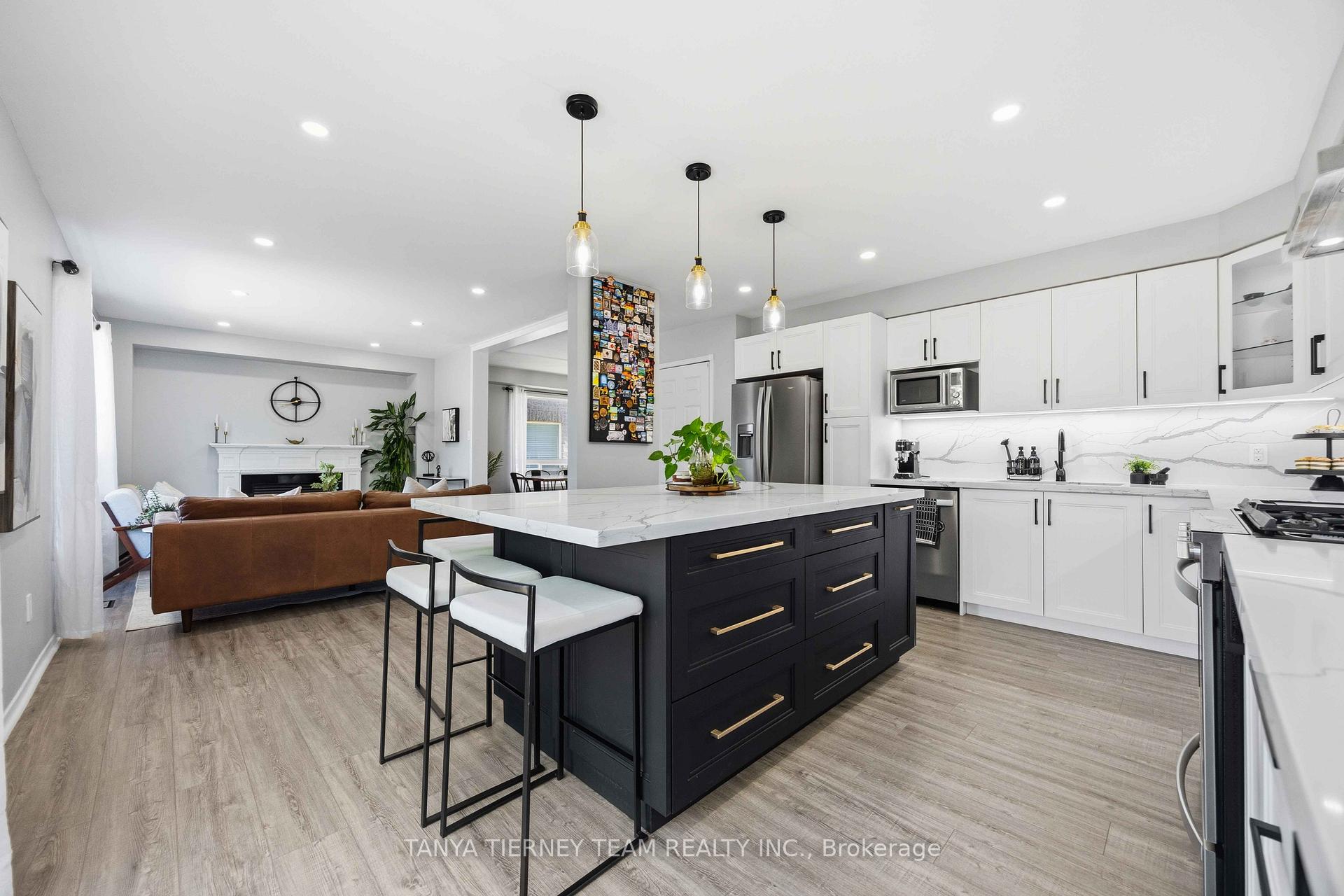 Photo 15 of 76 Vipond Road, Whitby, Brooklin — HOMEH