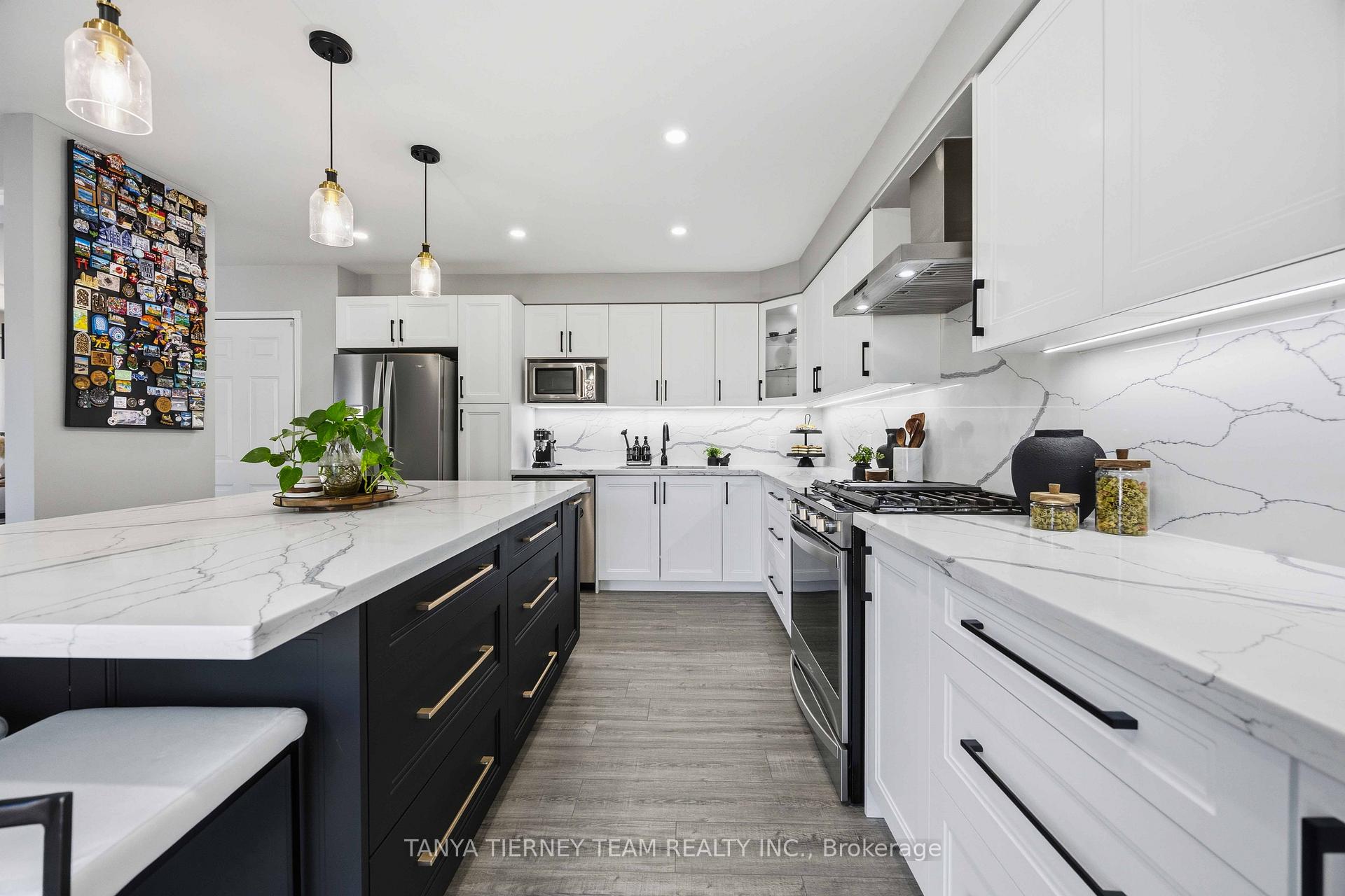 Photo 16 of 76 Vipond Road, Whitby, Brooklin — HOMEH