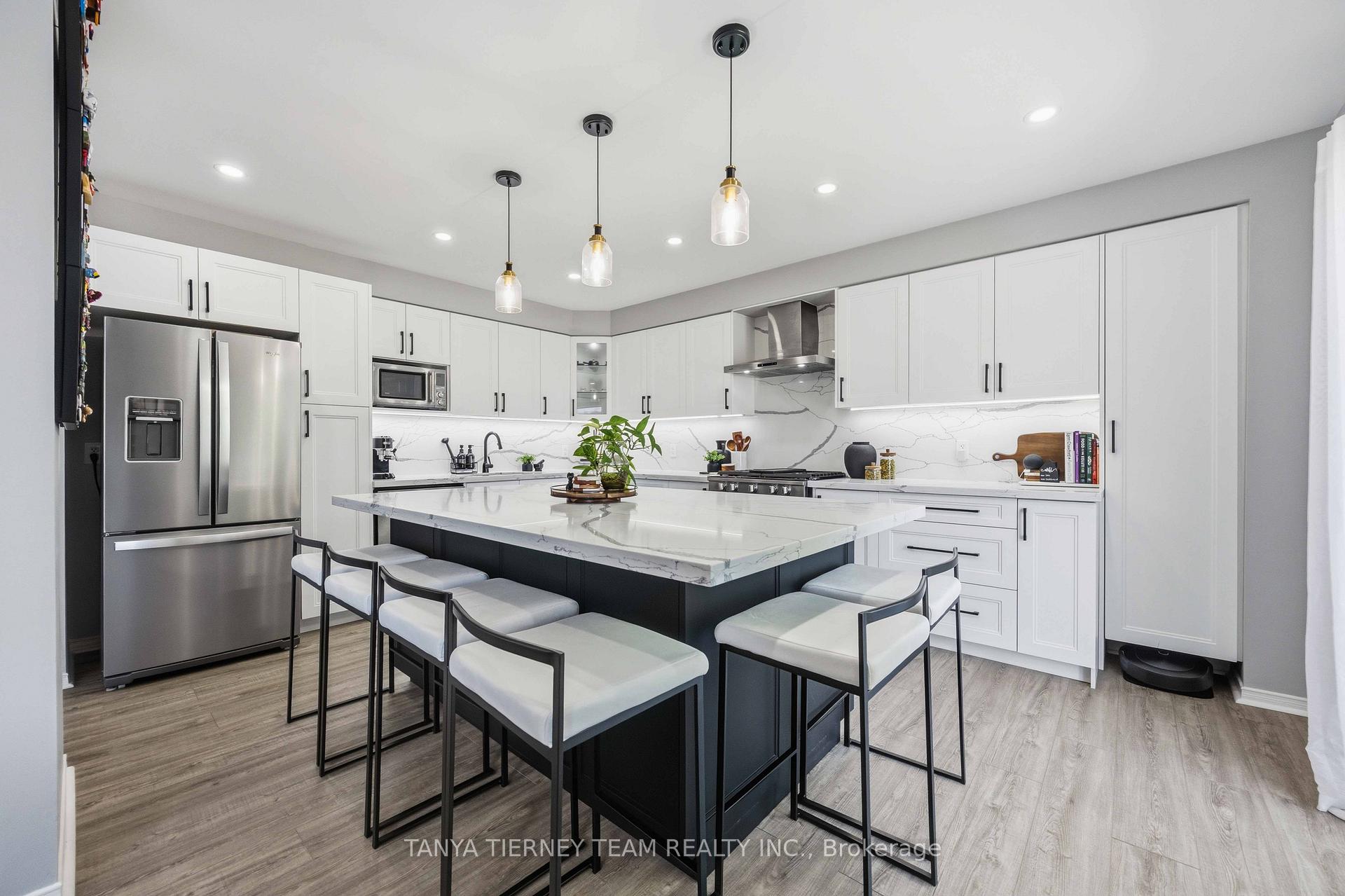 Photo 17 of 76 Vipond Road, Whitby, Brooklin — HOMEH