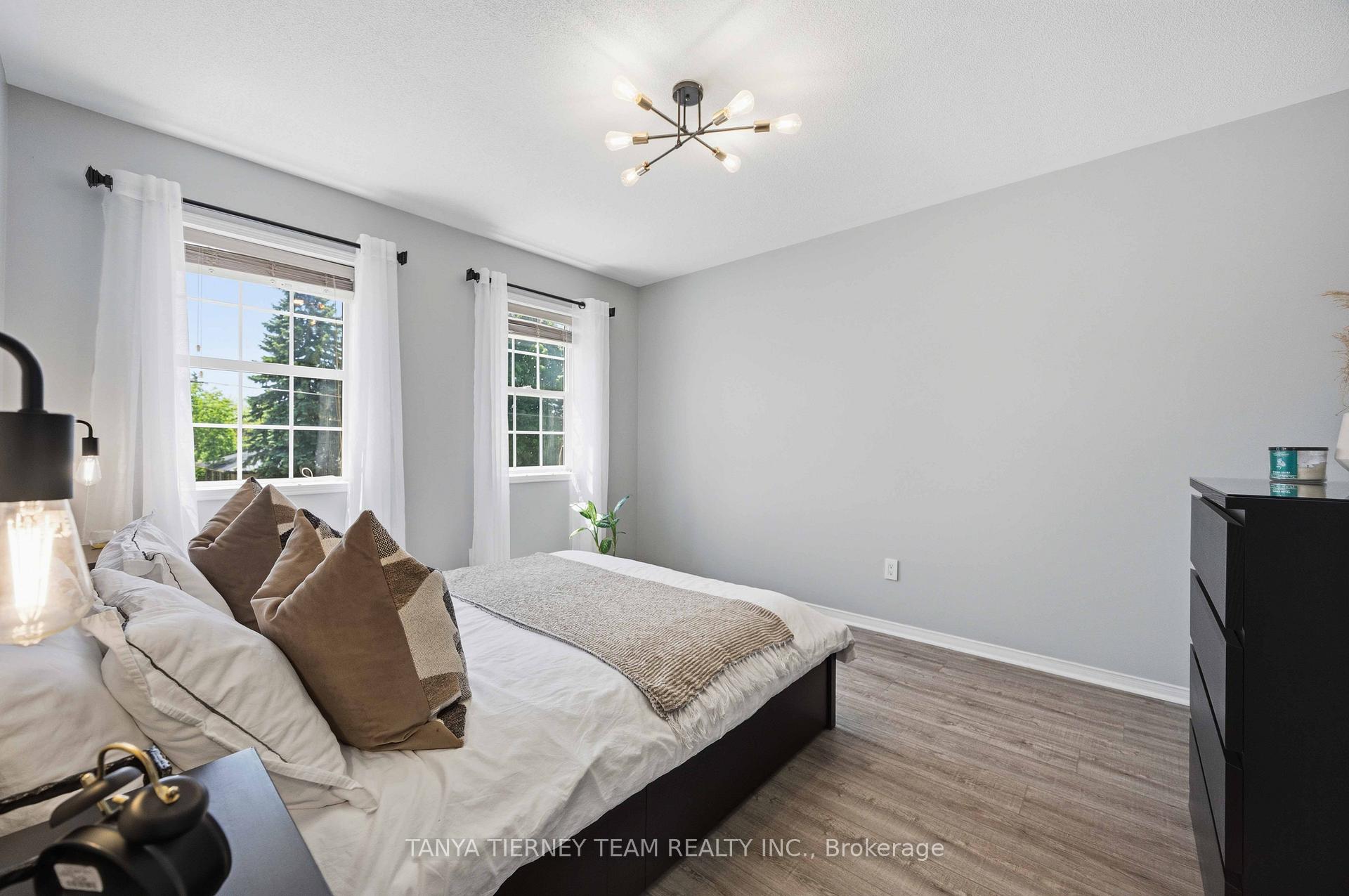 Photo 30 of 76 Vipond Road, Whitby, Brooklin — HOMEH