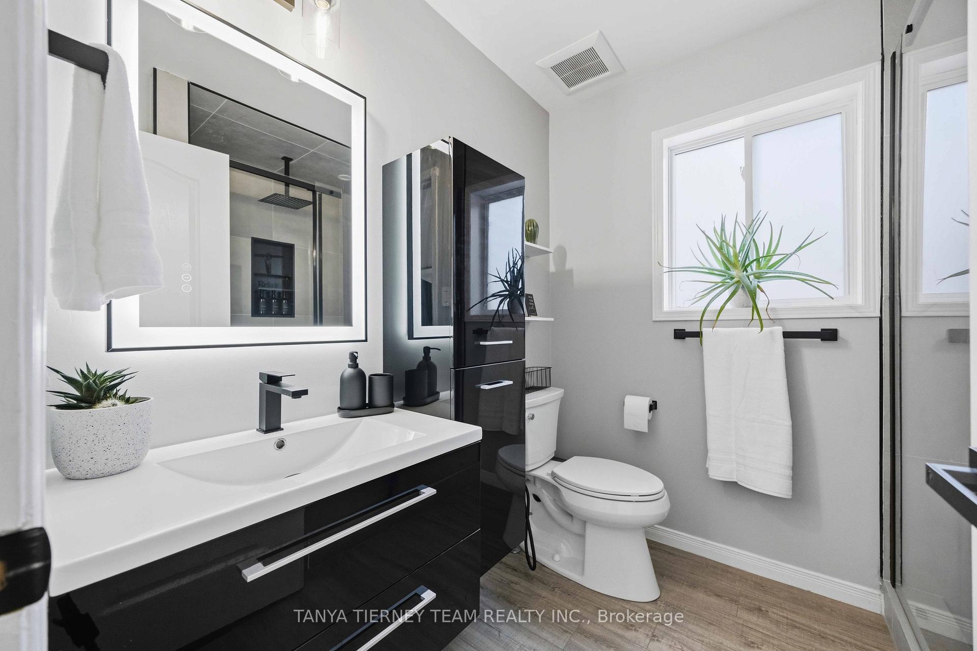 Photo 32 of 76 Vipond Road, Whitby, Brooklin — HOMEH