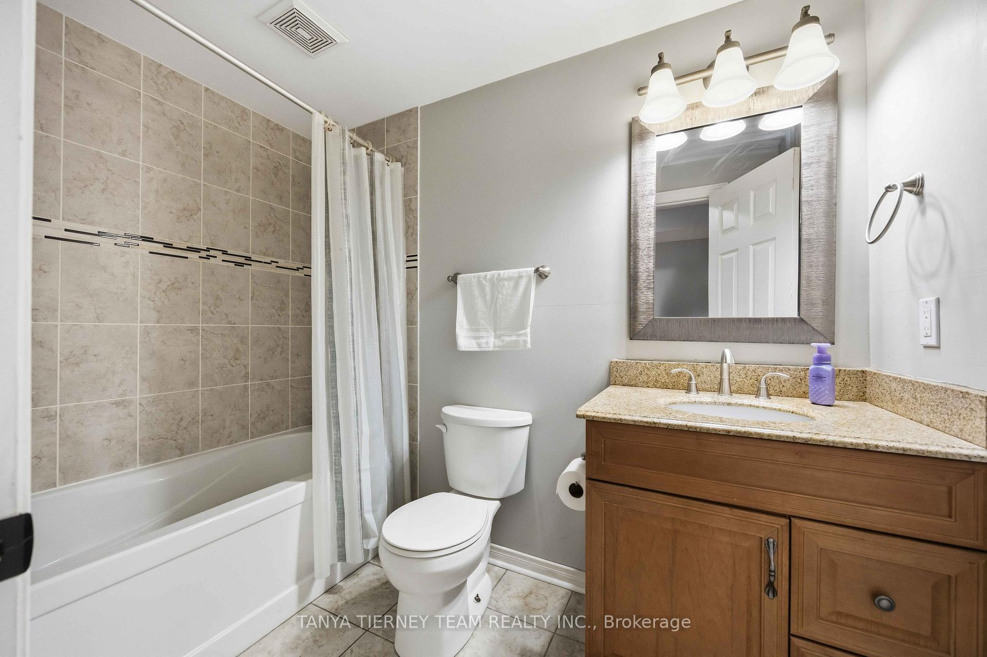 Photo 38 of 76 Vipond Road, Whitby, Brooklin — HOMEH