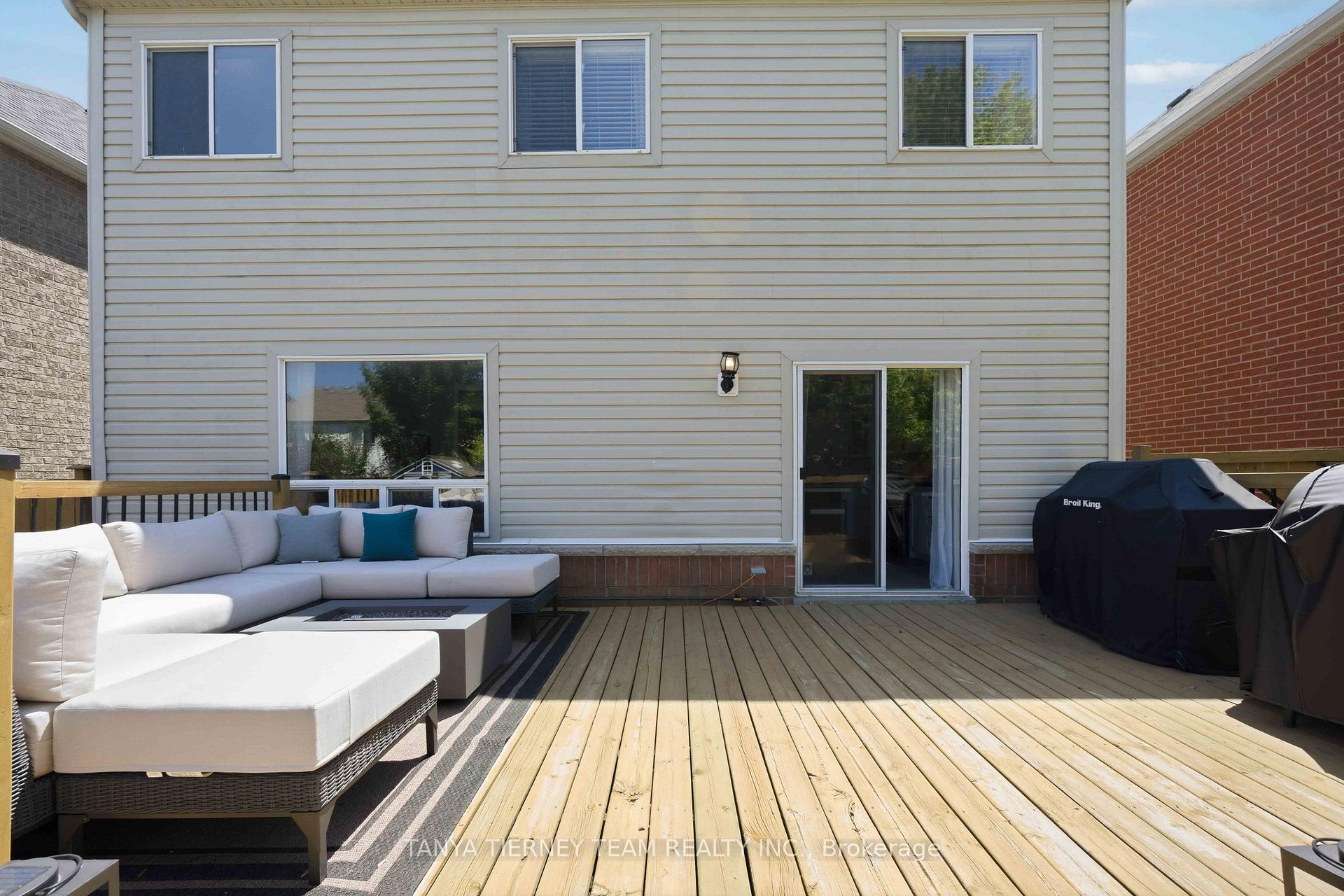 Photo 41 of 76 Vipond Road, Whitby, Brooklin — HOMEH