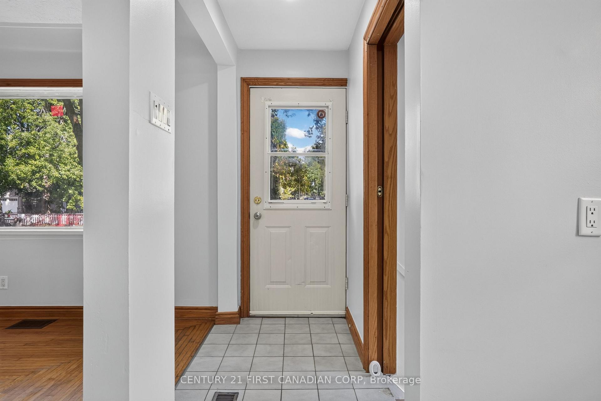 Photo 3 of 244 Edinburgh Street, London, North N — HOMEH