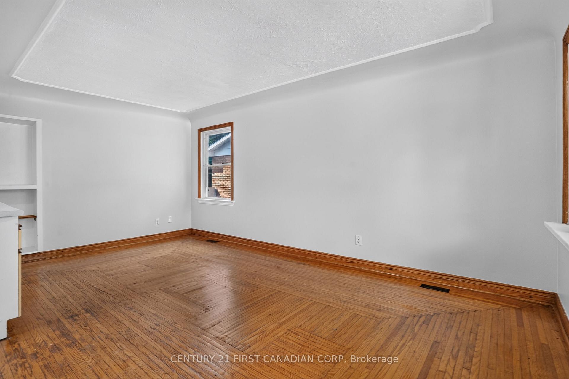 Photo 4 of 244 Edinburgh Street, London, North N — HOMEH