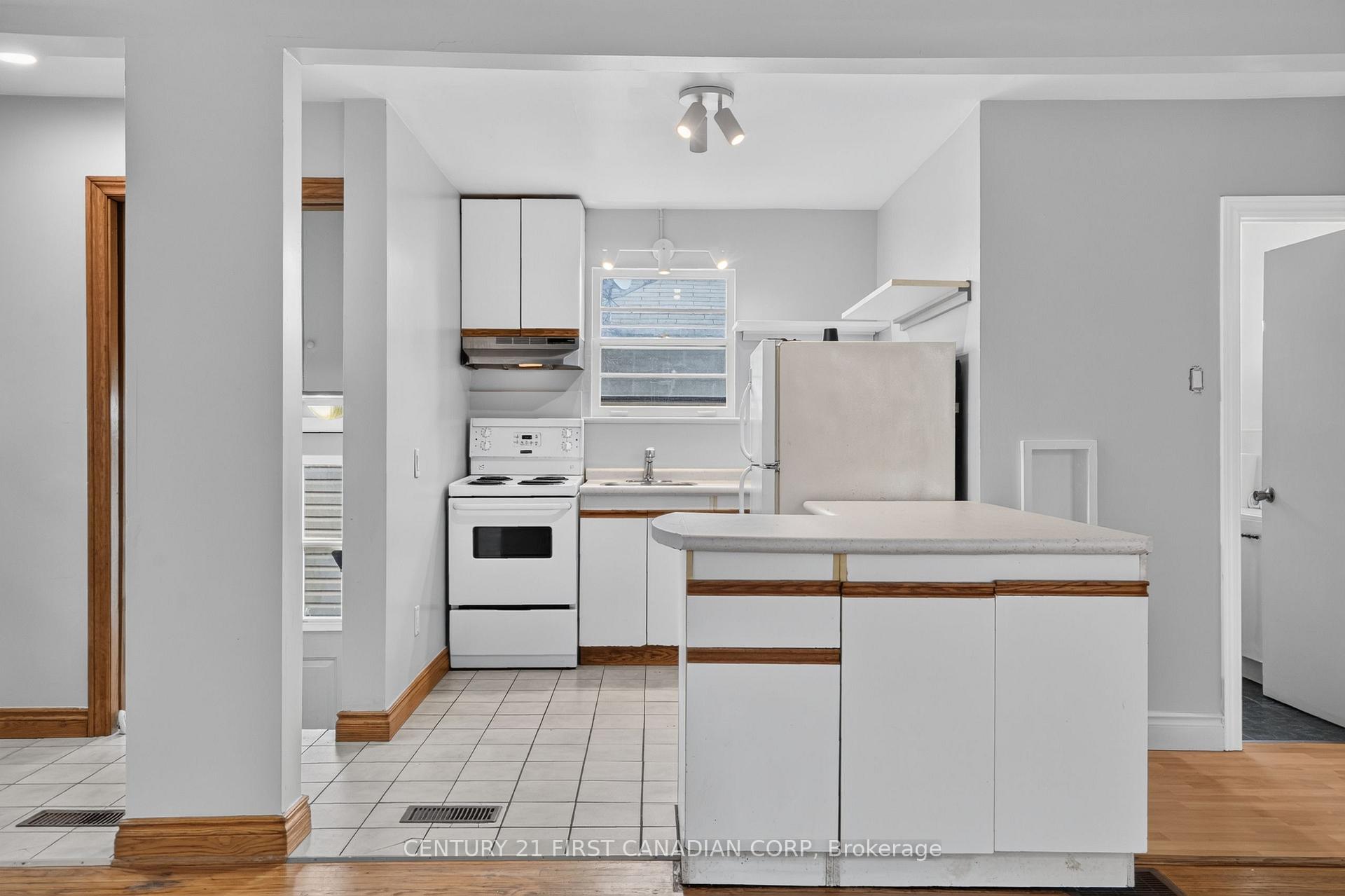 Photo 10 of 244 Edinburgh Street, London, North N — HOMEH