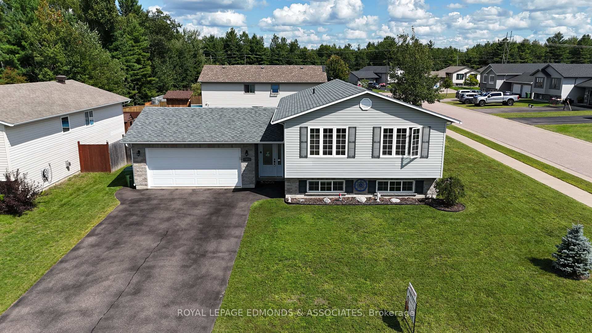 Photo 4 of 47 Winfield Street, Petawawa, Petawawa — HOMEH