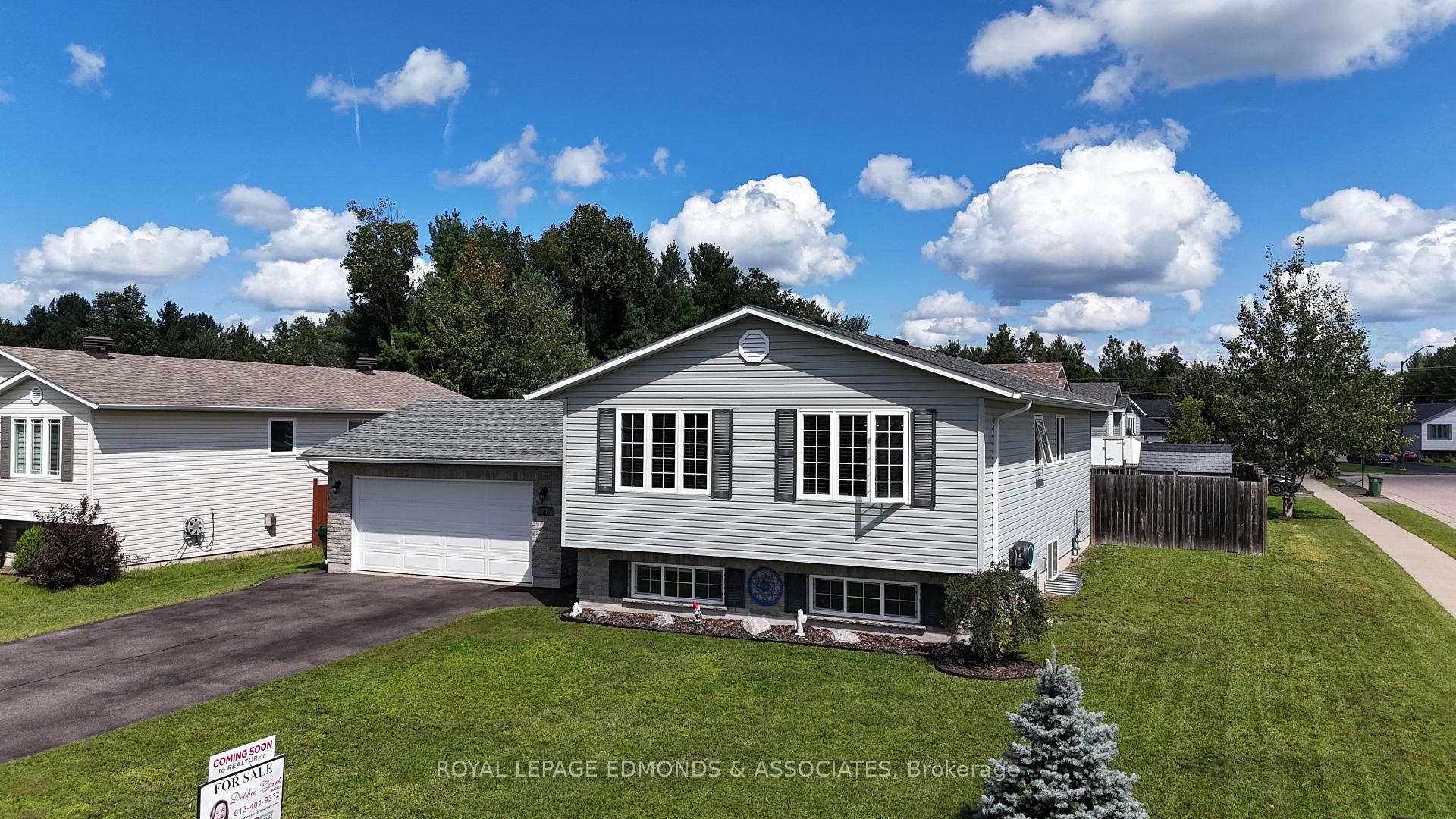 Photo 5 of 47 Winfield Street, Petawawa, Petawawa — HOMEH