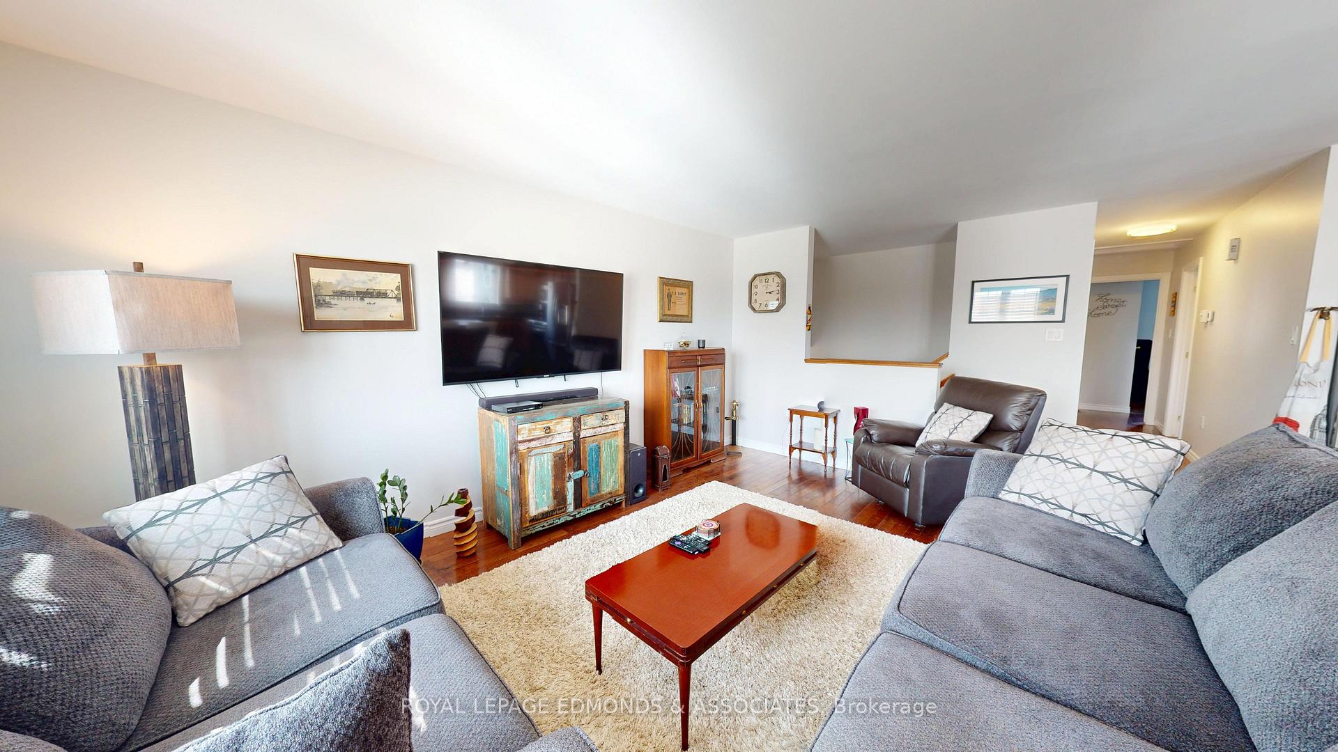 Photo 9 of 47 Winfield Street, Petawawa, Petawawa — HOMEH