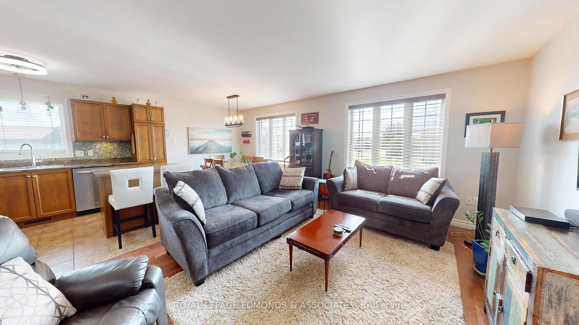 Photo 10 of 47 Winfield Street, Petawawa, Petawawa — HOMEH