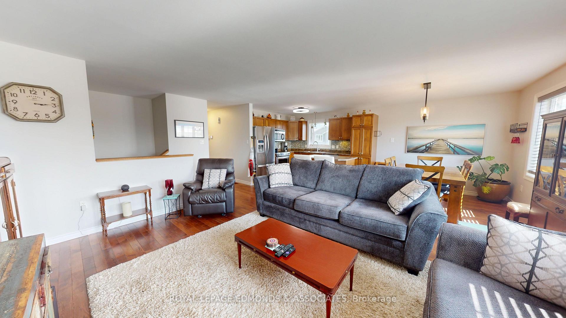 Photo 11 of 47 Winfield Street, Petawawa, Petawawa — HOMEH