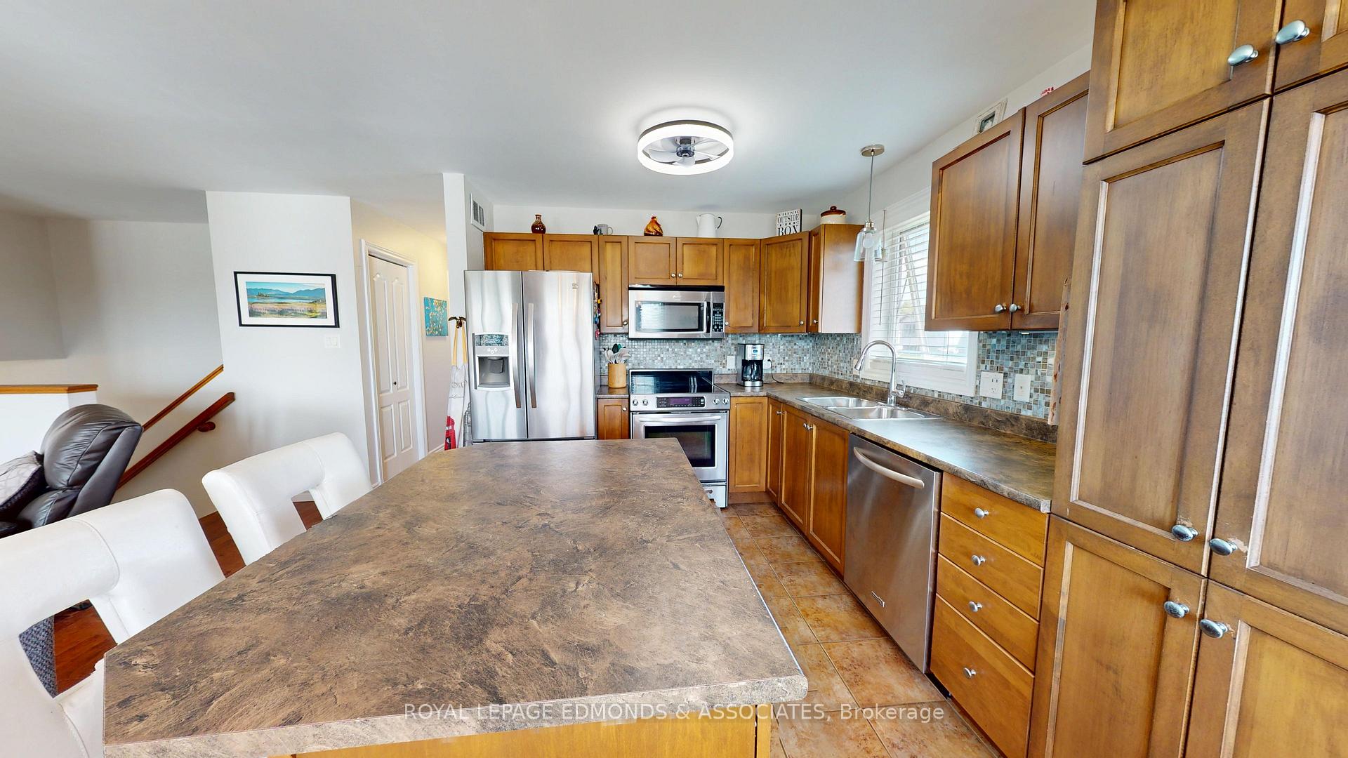 Photo 12 of 47 Winfield Street, Petawawa, Petawawa — HOMEH