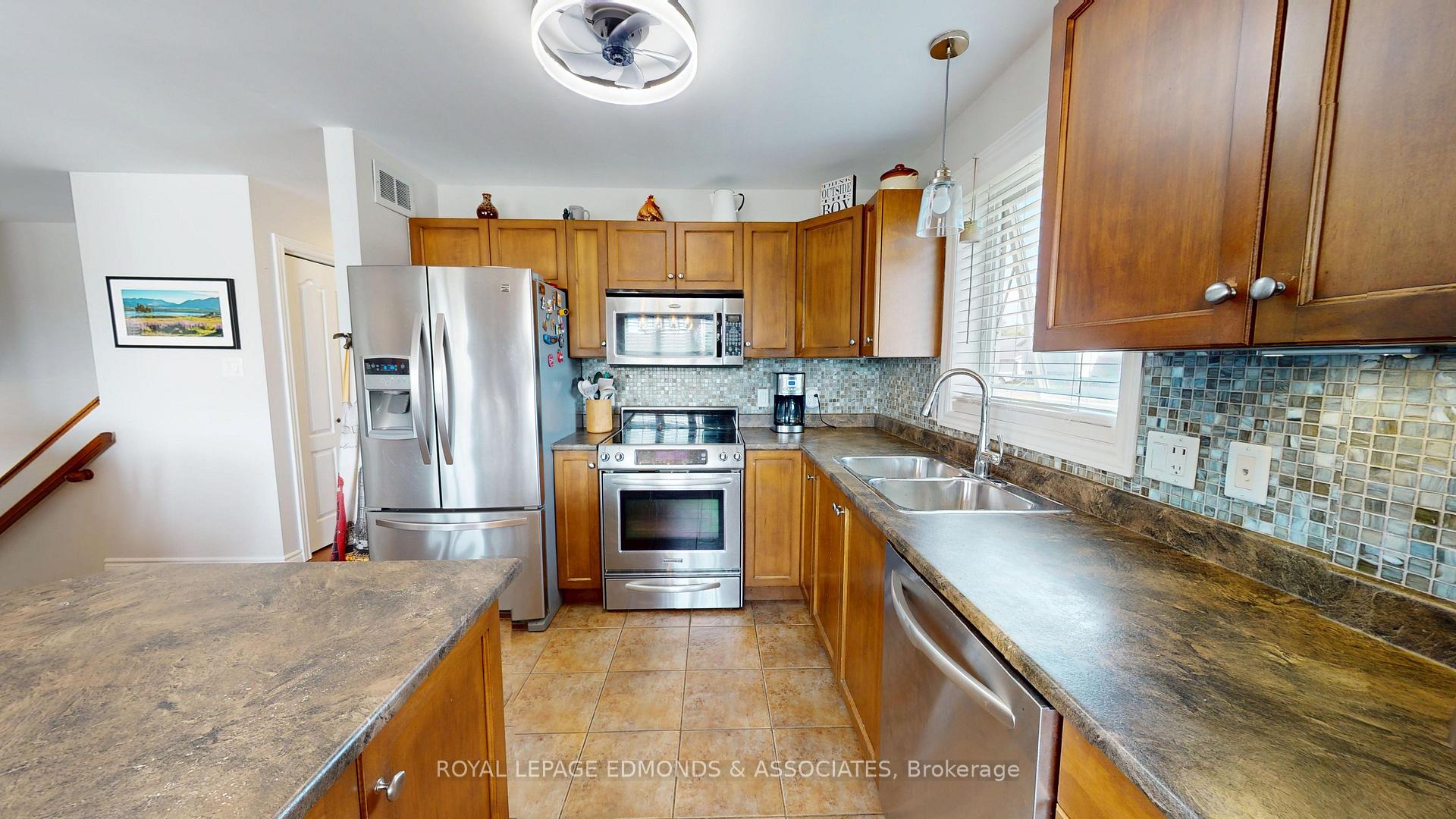 Photo 14 of 47 Winfield Street, Petawawa, Petawawa — HOMEH