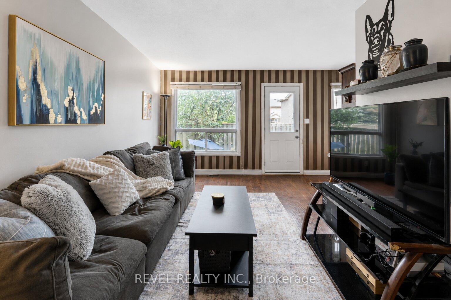Photo 4 of Unit 1, 899 Stone Church Road E, Hamilton, Quinndale — HOMEH