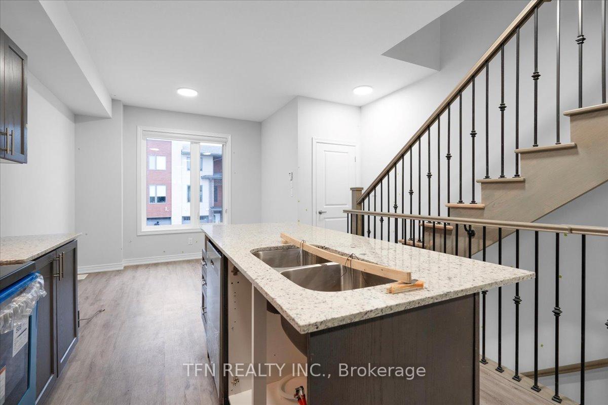 Photo 5 of 77 Winters Crescent N, Collingwood — HOMEH