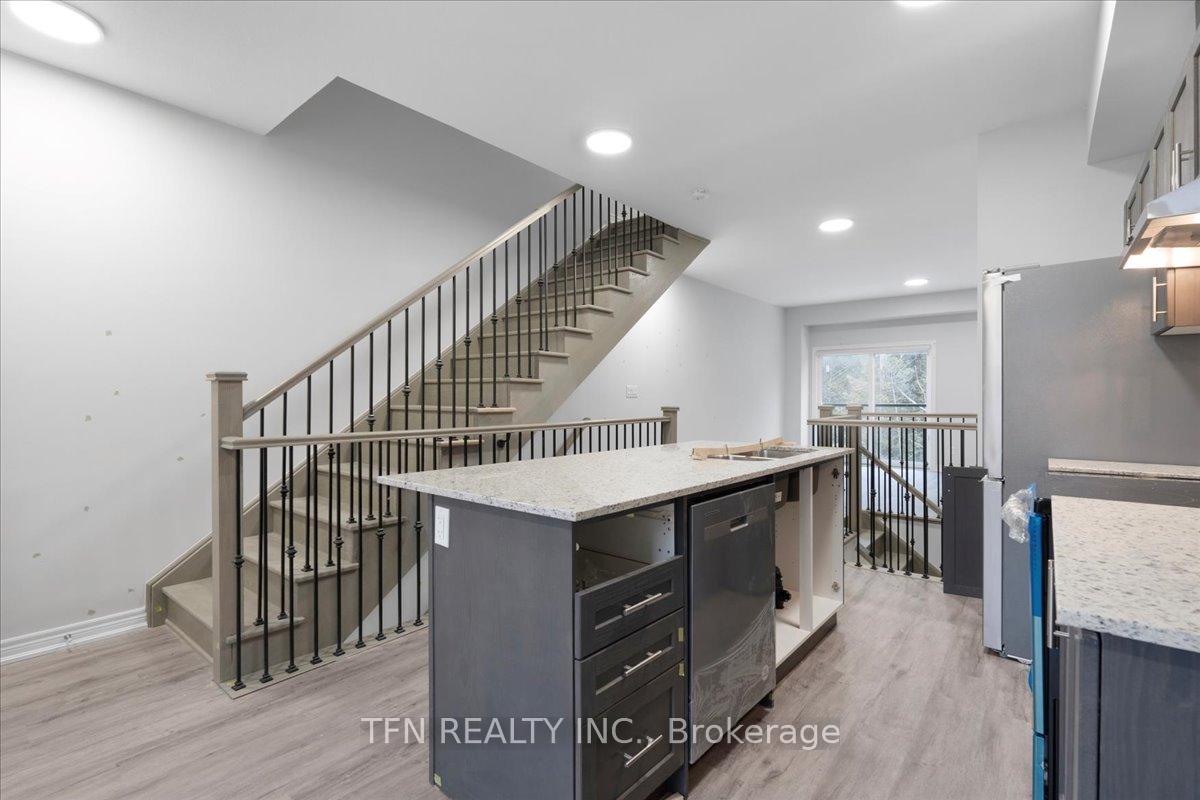 Photo 6 of 77 Winters Crescent N, Collingwood — HOMEH