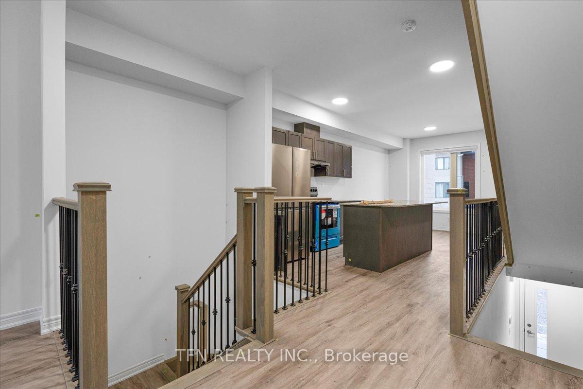 Photo 7 of 77 Winters Crescent N, Collingwood — HOMEH