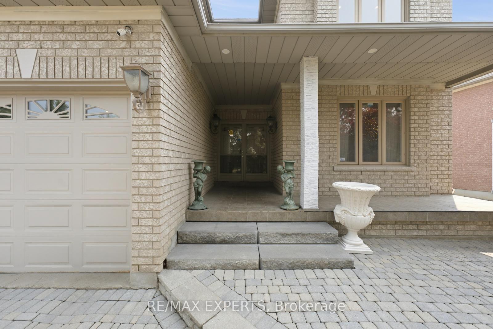 Photo 4 of 215 Velmar Drive, Vaughan, East Woodbridge — HOMEH