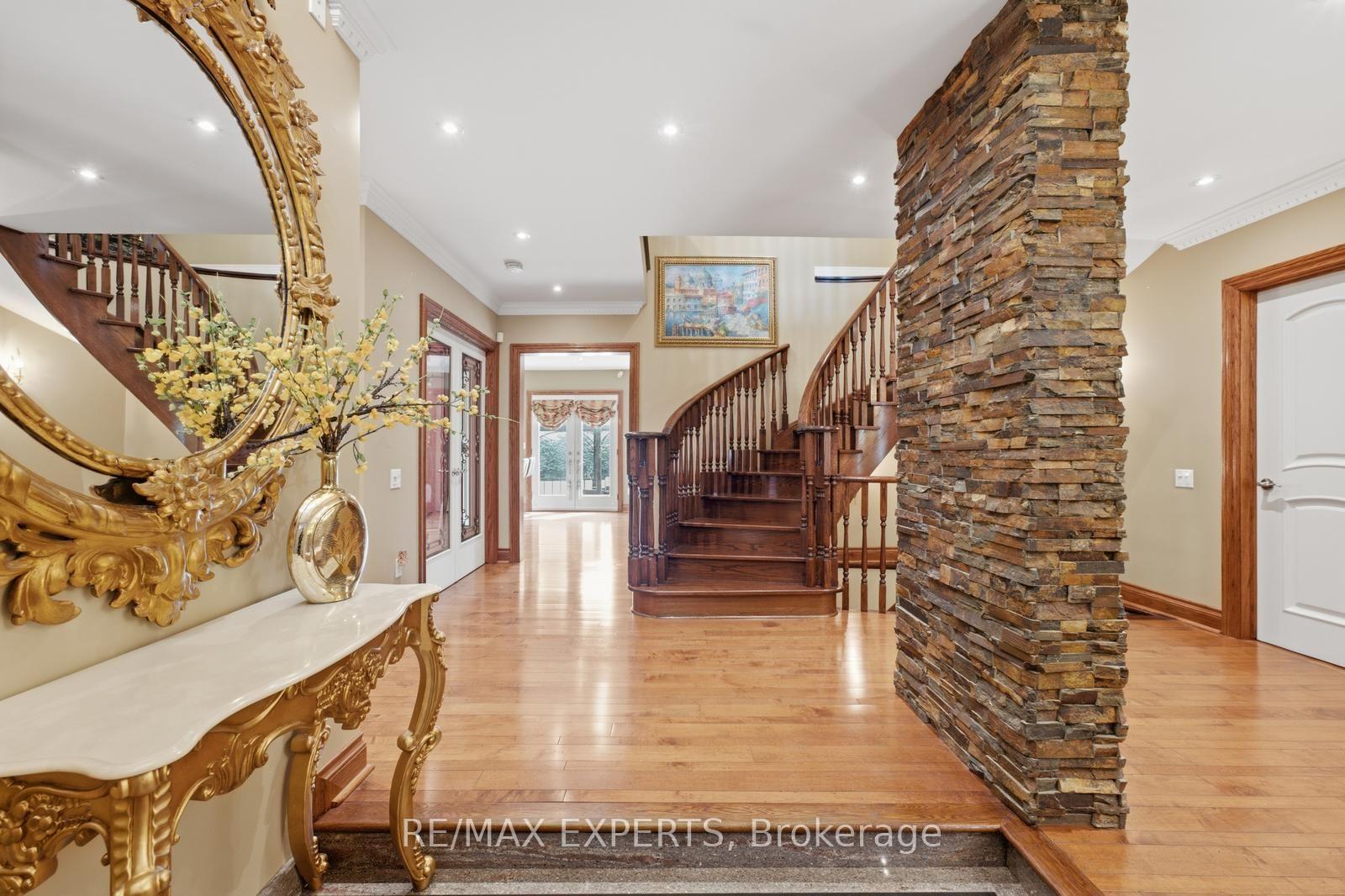Photo 6 of 215 Velmar Drive, Vaughan, East Woodbridge — HOMEH