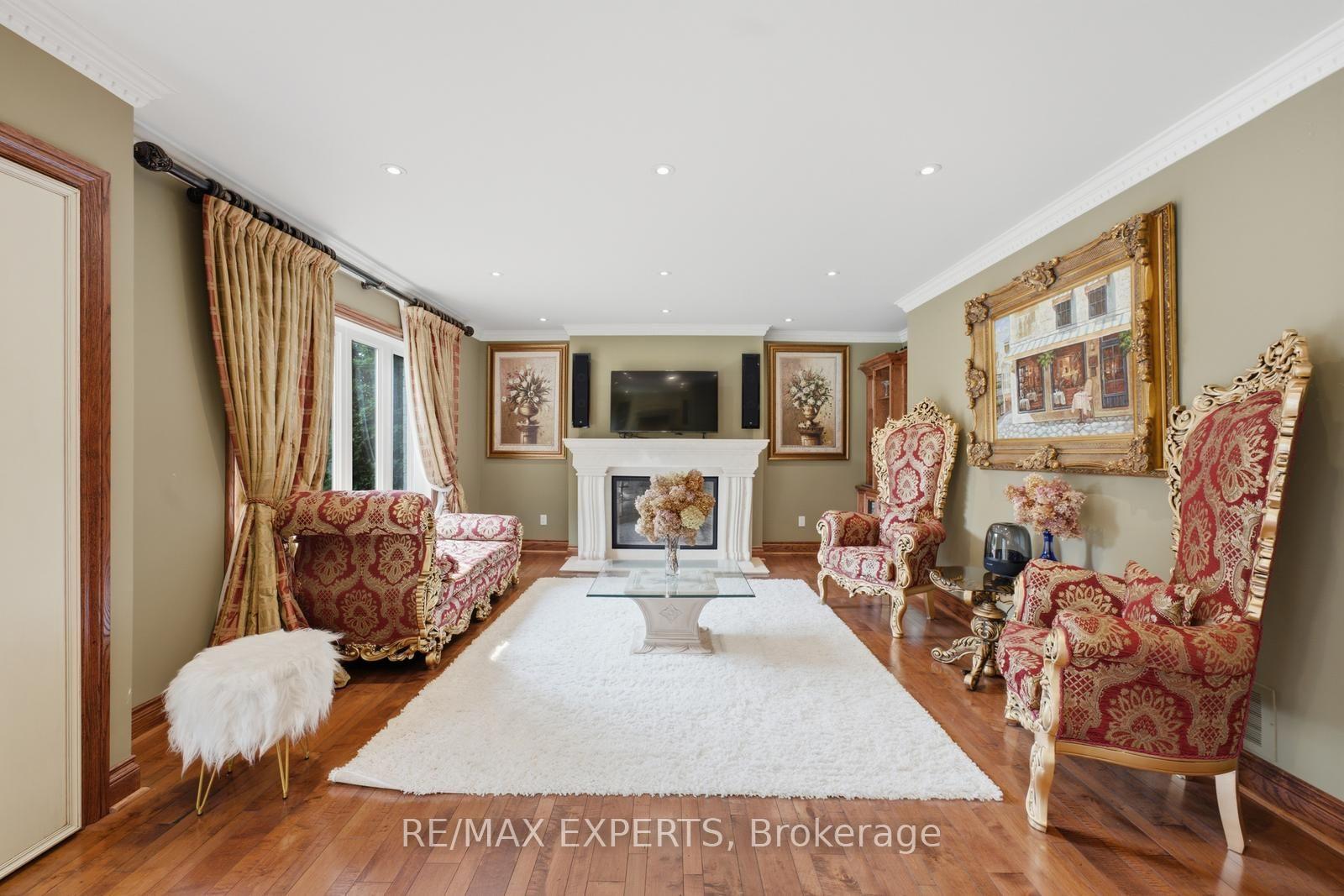 Photo 8 of 215 Velmar Drive, Vaughan, East Woodbridge — HOMEH