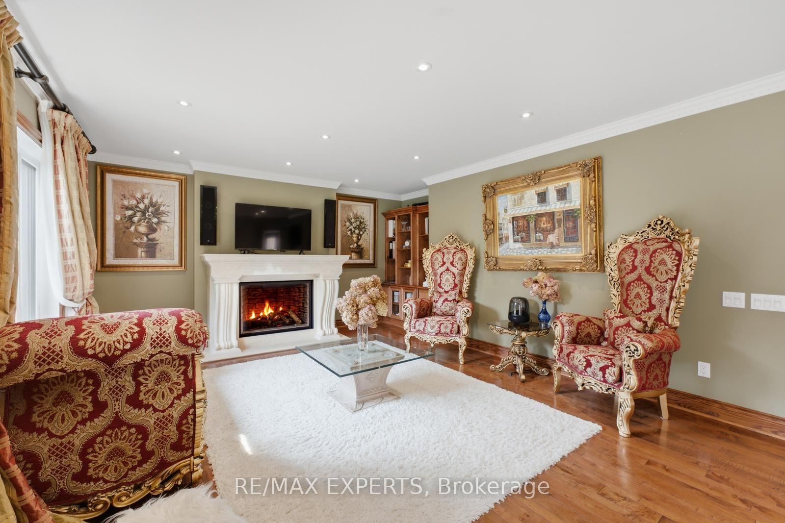 Photo 9 of 215 Velmar Drive, Vaughan, East Woodbridge — HOMEH