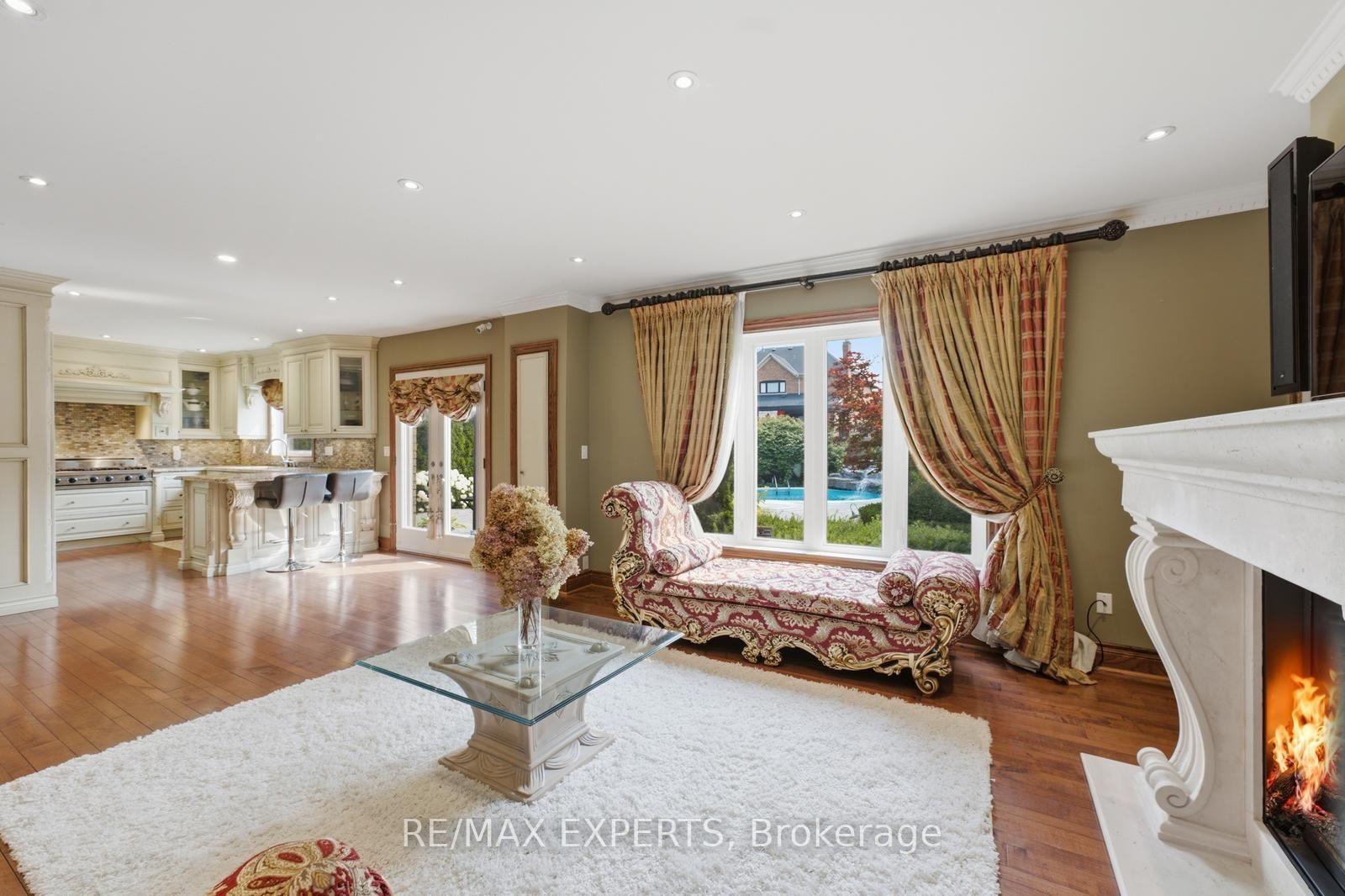 Photo 10 of 215 Velmar Drive, Vaughan, East Woodbridge — HOMEH