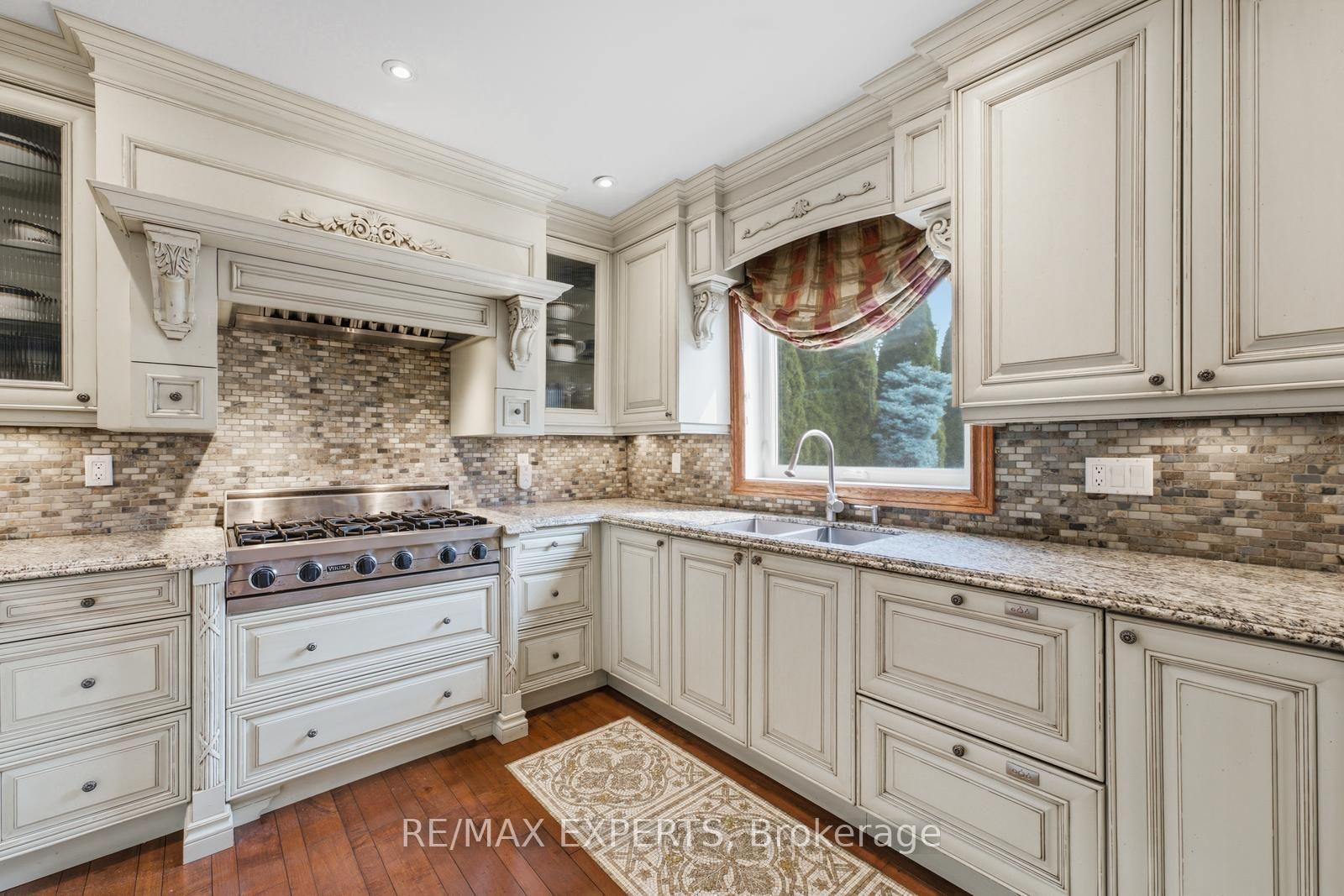 Photo 12 of 215 Velmar Drive, Vaughan, East Woodbridge — HOMEH