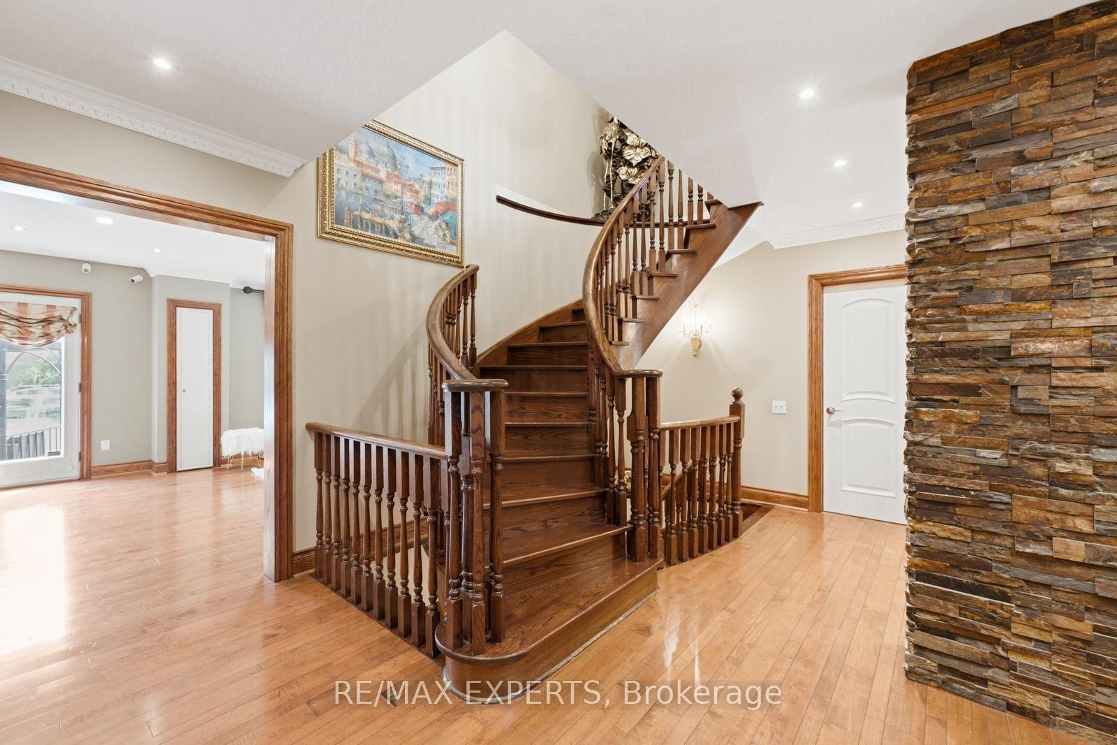 Photo 16 of 215 Velmar Drive, Vaughan, East Woodbridge — HOMEH