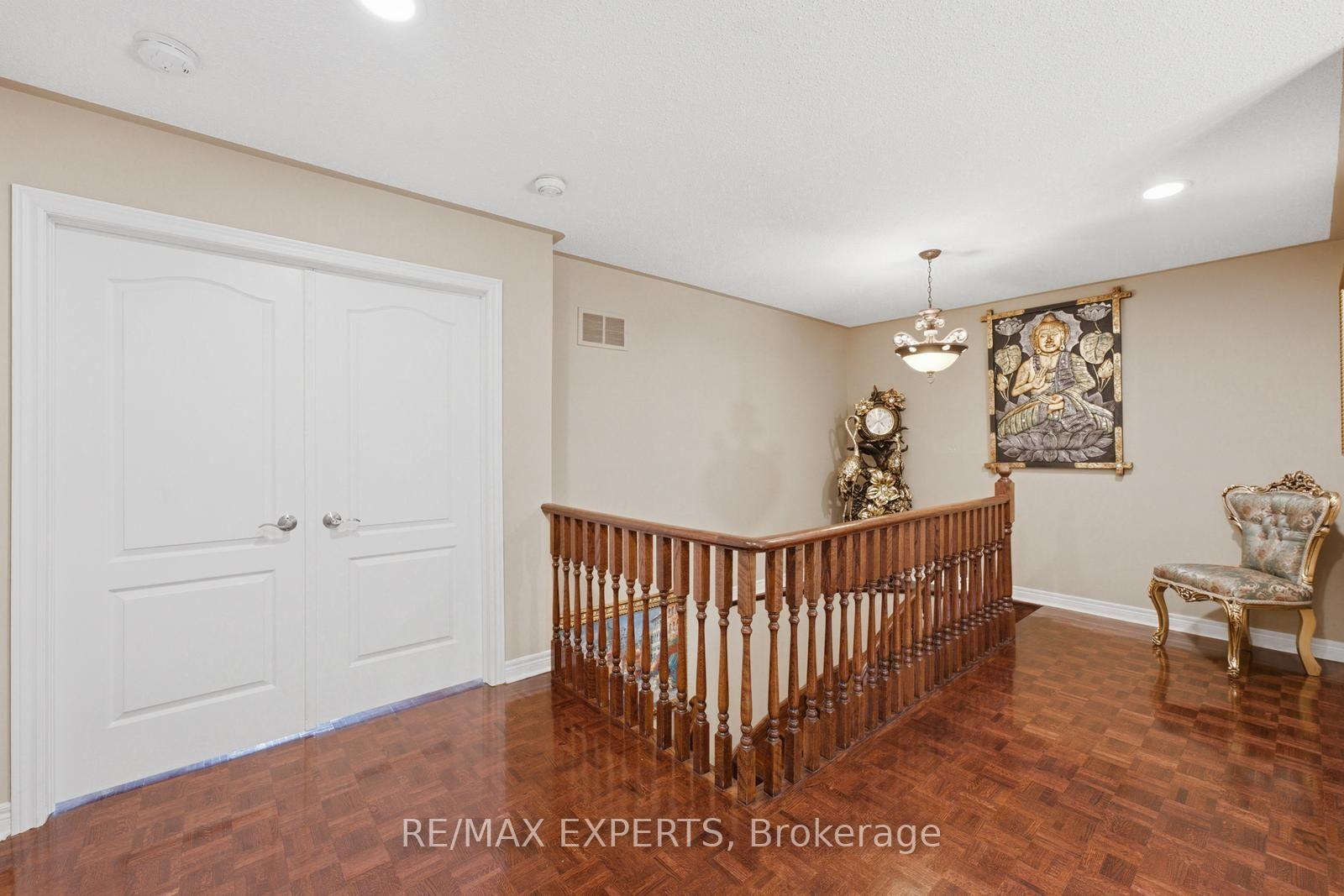 Photo 17 of 215 Velmar Drive, Vaughan, East Woodbridge — HOMEH