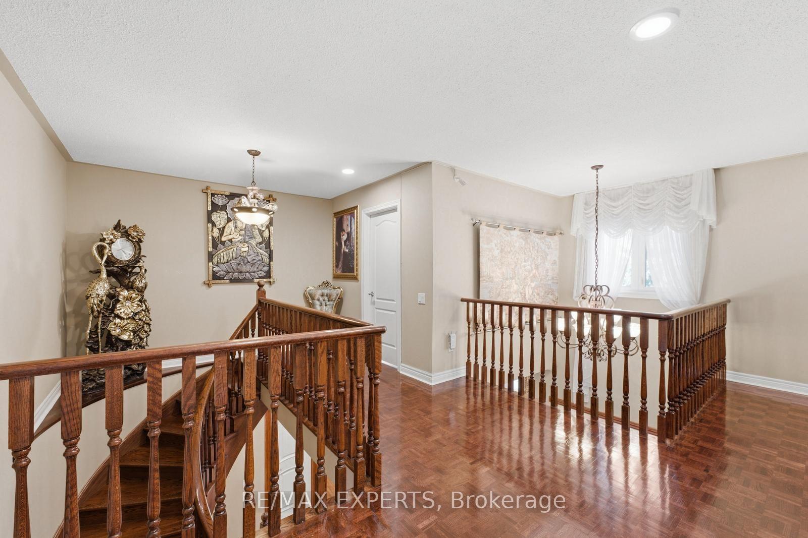 Photo 18 of 215 Velmar Drive, Vaughan, East Woodbridge — HOMEH