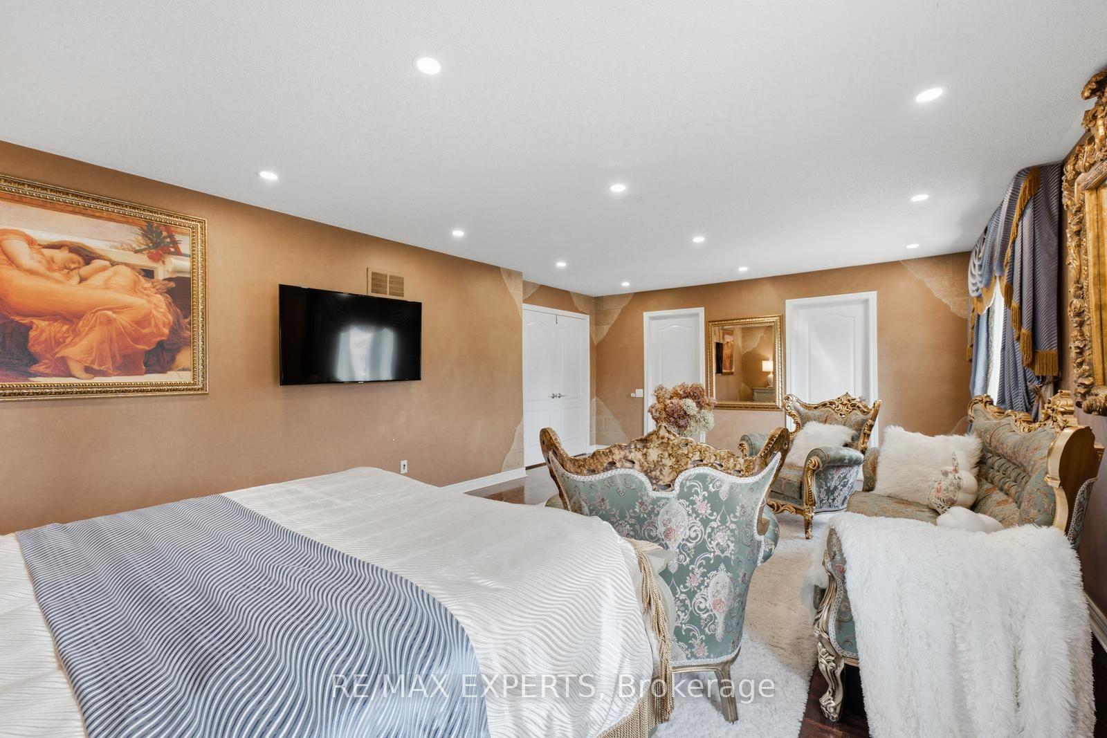 Photo 21 of 215 Velmar Drive, Vaughan, East Woodbridge — HOMEH