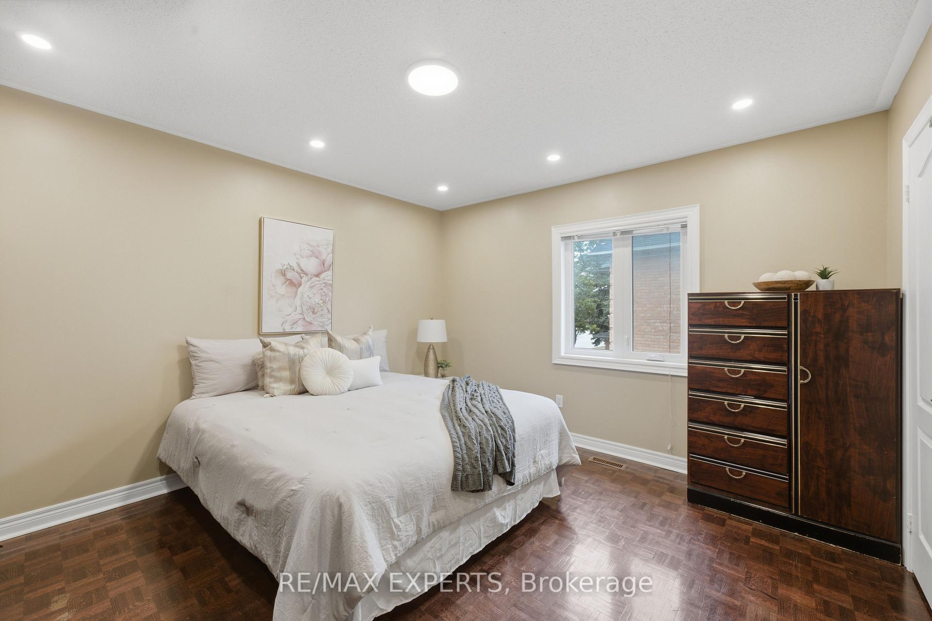 Photo 27 of 215 Velmar Drive, Vaughan, East Woodbridge — HOMEH