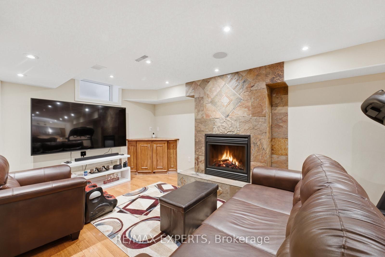 Photo 32 of 215 Velmar Drive, Vaughan, East Woodbridge — HOMEH