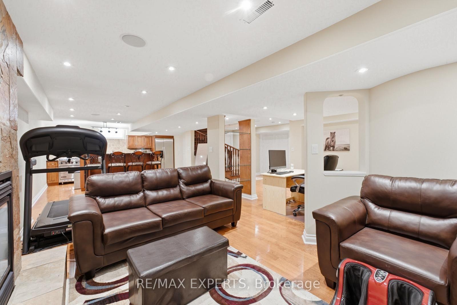 Photo 33 of 215 Velmar Drive, Vaughan, East Woodbridge — HOMEH