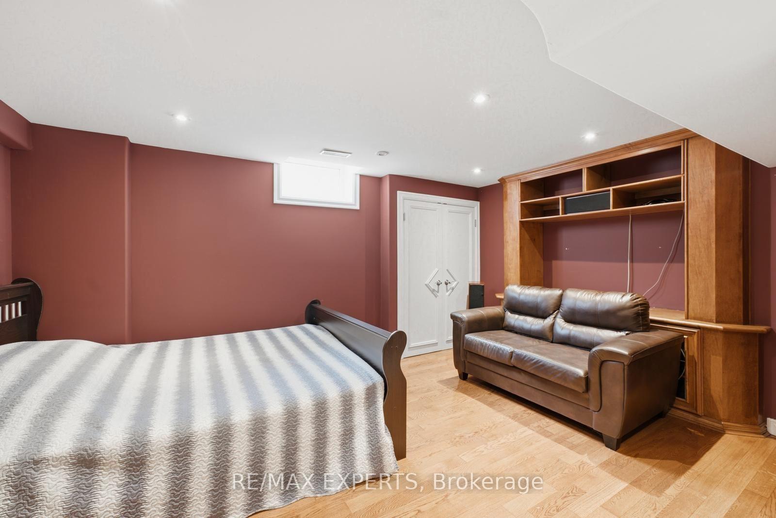 Photo 35 of 215 Velmar Drive, Vaughan, East Woodbridge — HOMEH