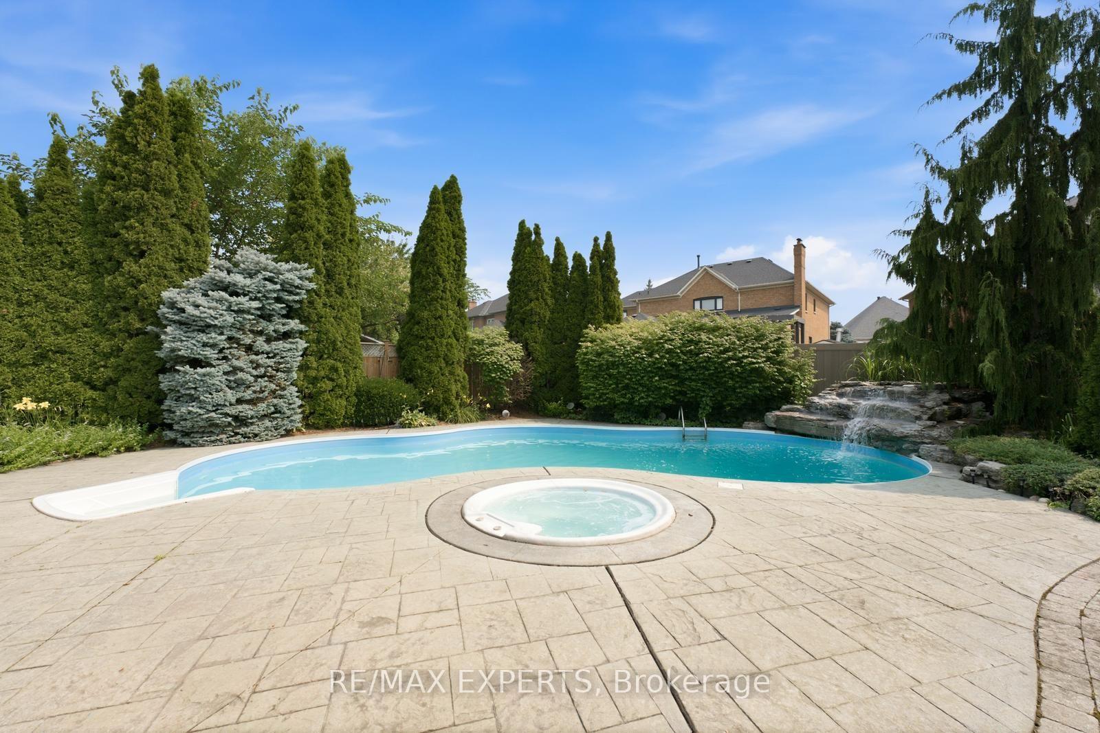 Photo 40 of 215 Velmar Drive, Vaughan, East Woodbridge — HOMEH