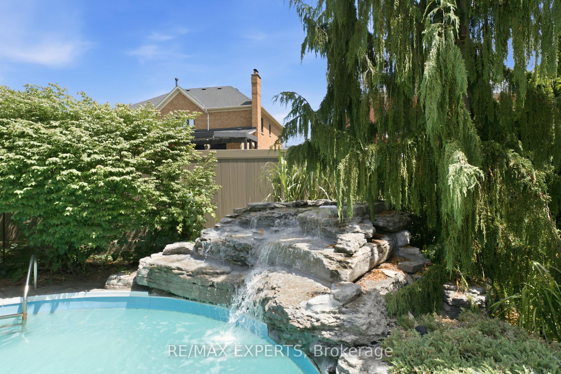 Photo 44 of 215 Velmar Drive, Vaughan, East Woodbridge — HOMEH