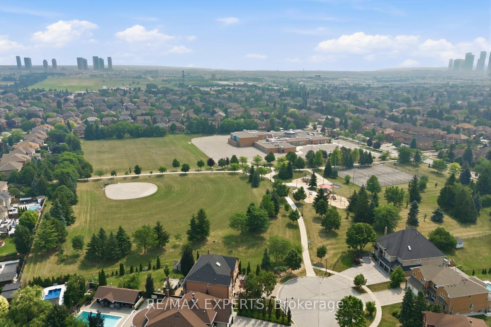 Photo 49 of 215 Velmar Drive, Vaughan, East Woodbridge — HOMEH