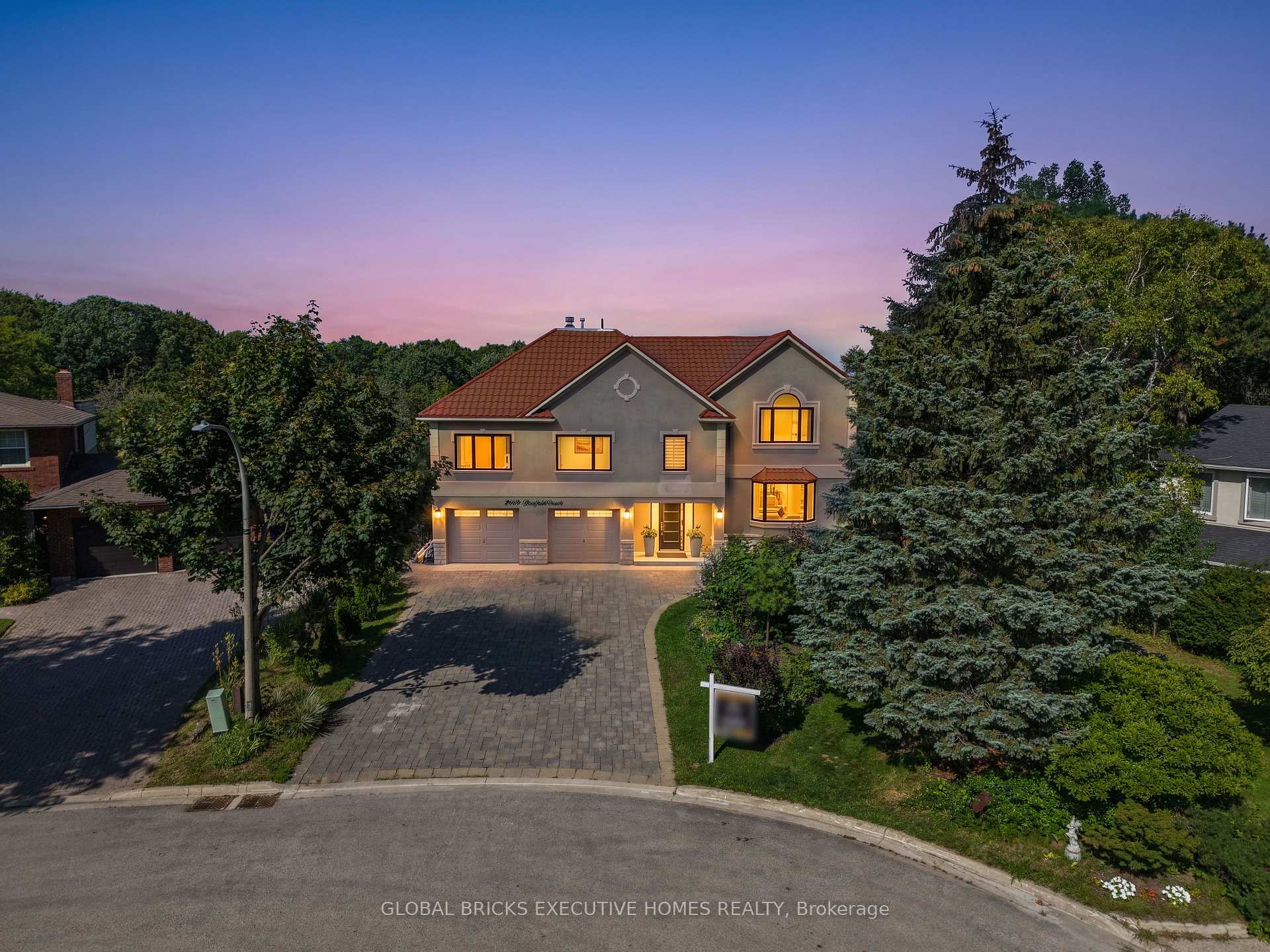 Photo 3 of 2169 Bonfield Court, Burlington, Tyandaga — HOMEH