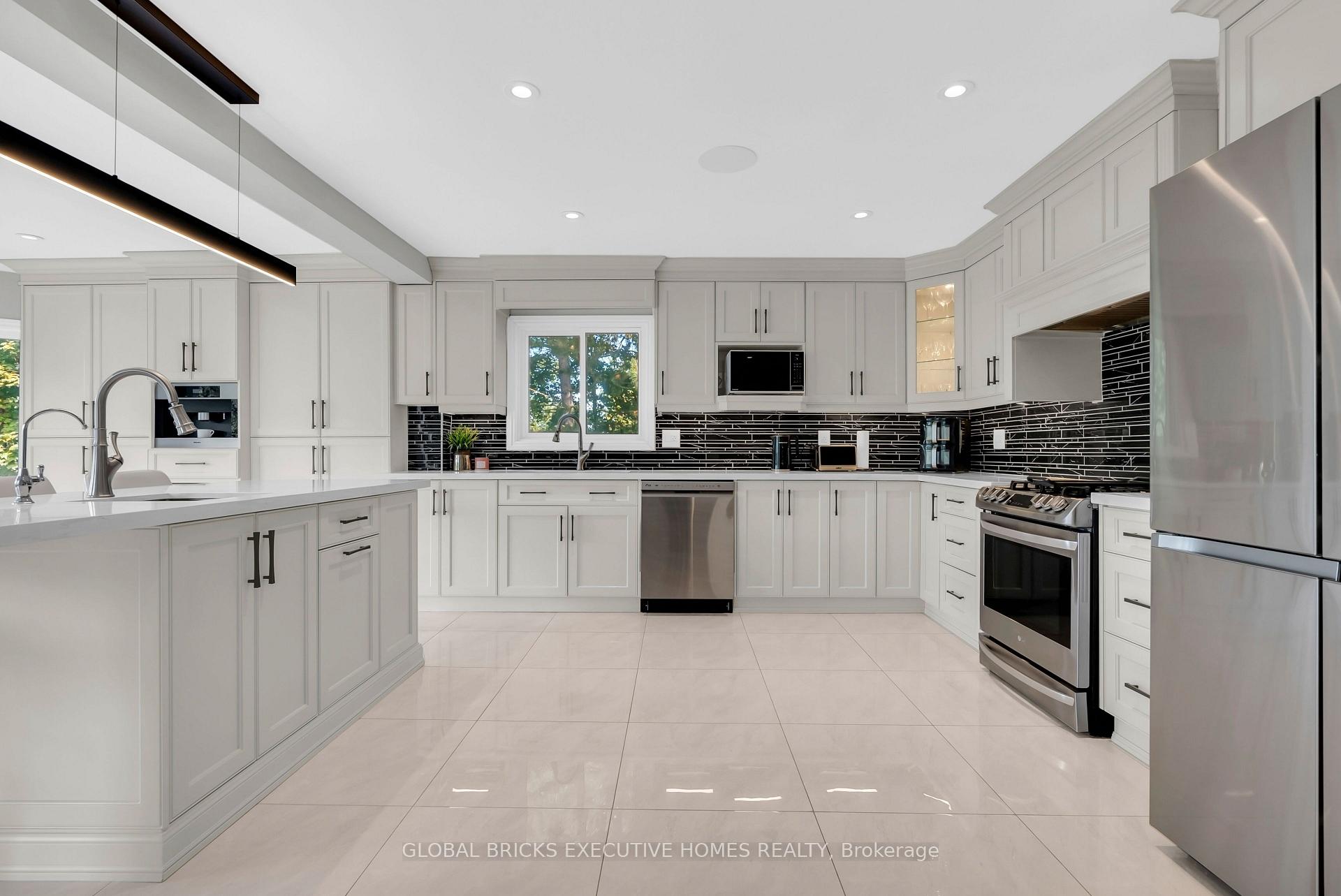 Photo 11 of 2169 Bonfield Court, Burlington, Tyandaga — HOMEH