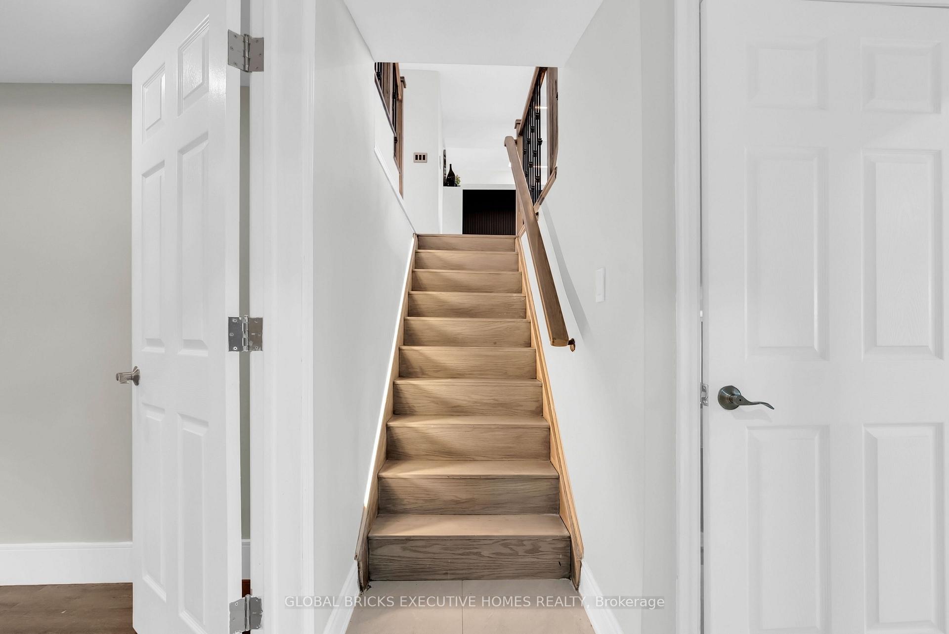 Photo 31 of 2169 Bonfield Court, Burlington, Tyandaga — HOMEH