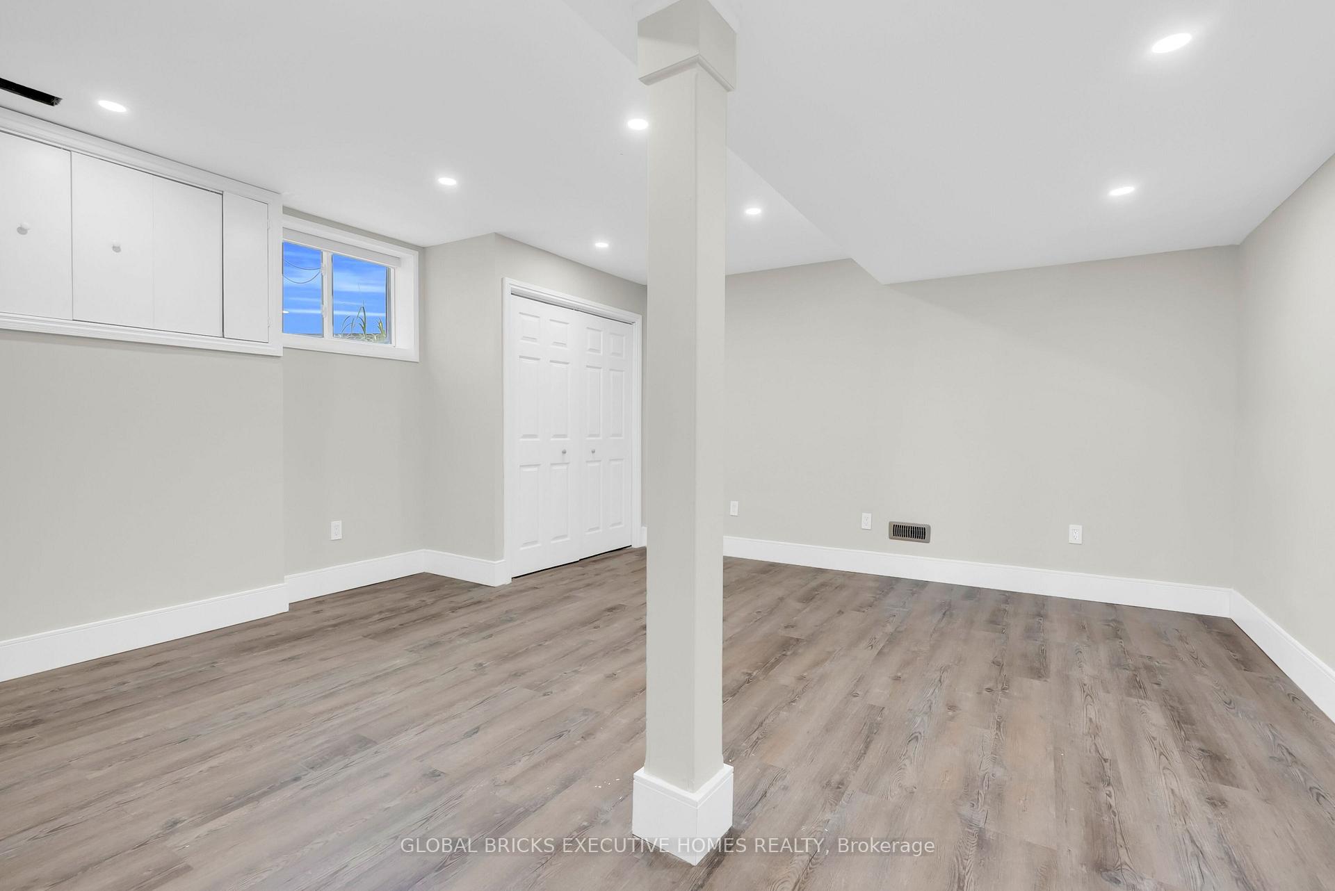 Photo 32 of 2169 Bonfield Court, Burlington, Tyandaga — HOMEH