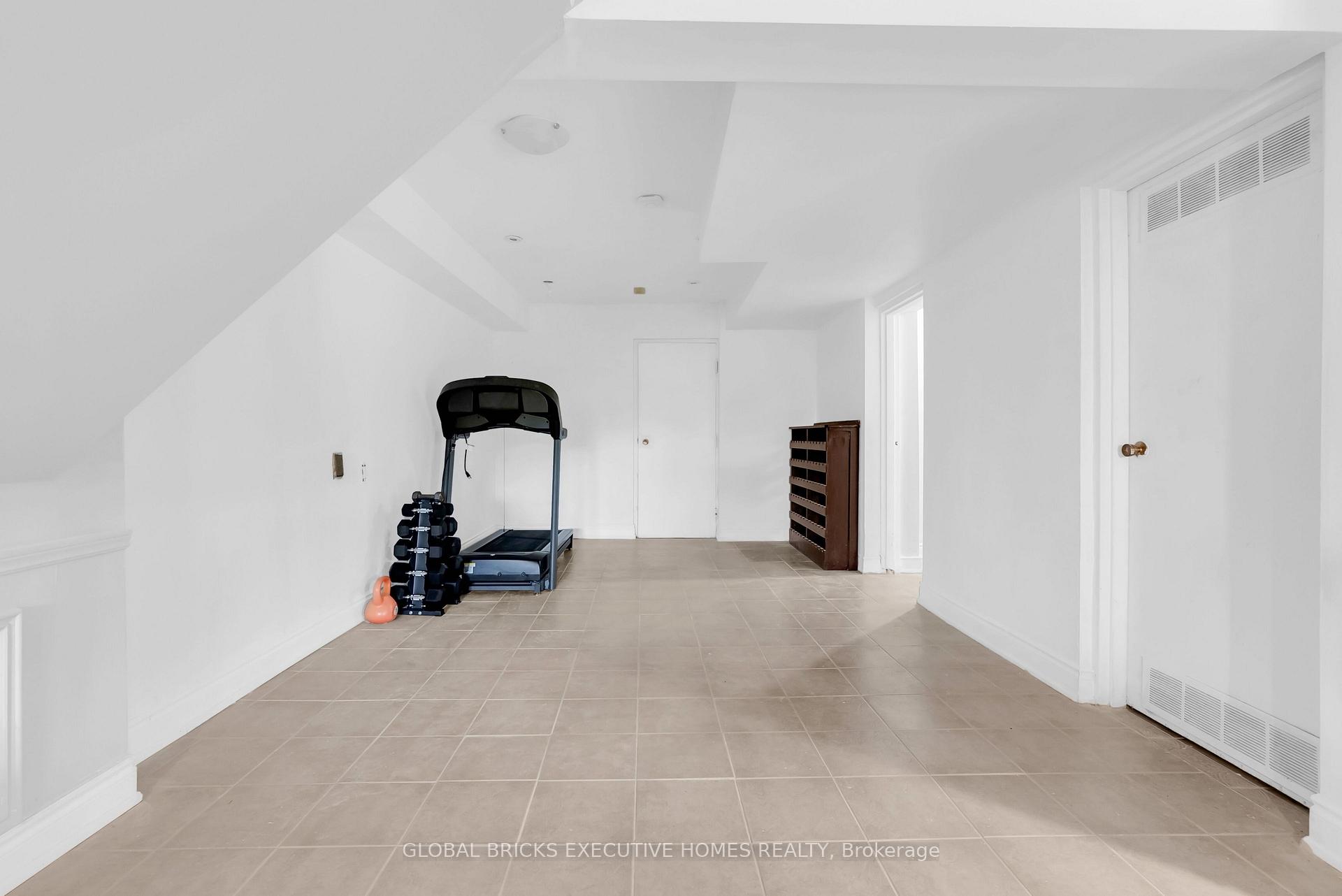 Photo 37 of 2169 Bonfield Court, Burlington, Tyandaga — HOMEH