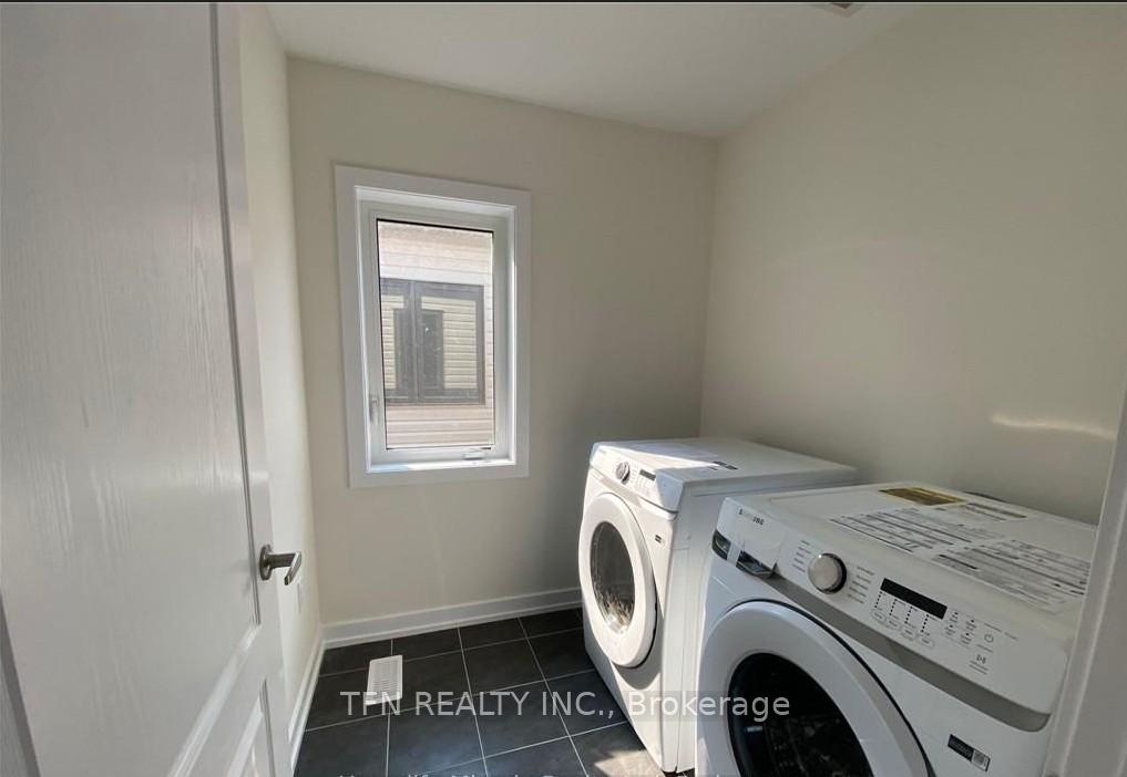 Photo 10 of 18 Monteith Drive, Brantford, Empire — HOMEH
