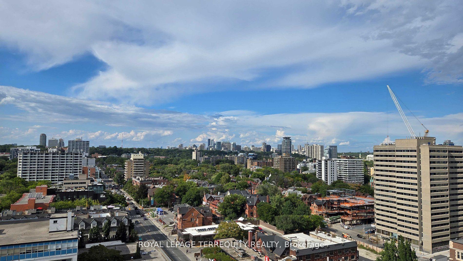 Photo 5 of Unit 1606, 736 Spadina Avenue, Toronto, University — HOMEH
