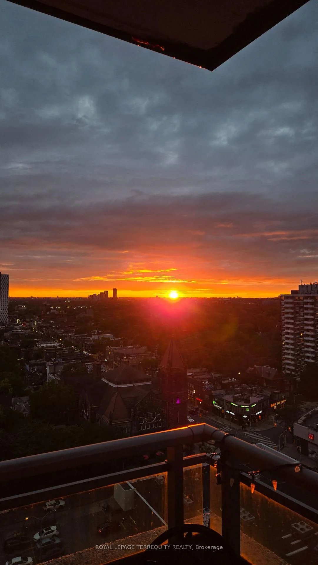 Photo 4 of Unit 1606, 736 Spadina Avenue, Toronto, University — HOMEH