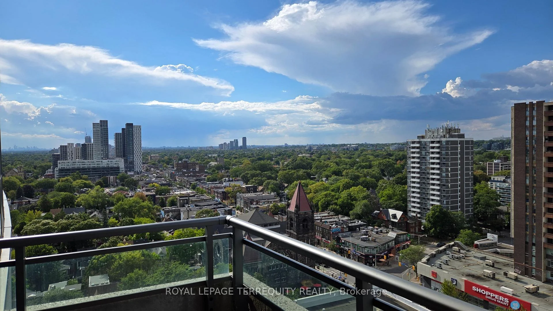 Photo 8 of Unit 1606, 736 Spadina Avenue, Toronto, University — HOMEH